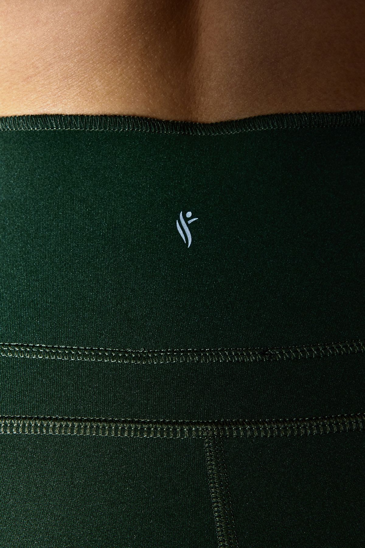 Trendyol Collection-Dunkle, matte Khaki-Sportleggings in voller Länge mit zusätzlicher Bauchstraffungsschicht THMAW24TY00026 2