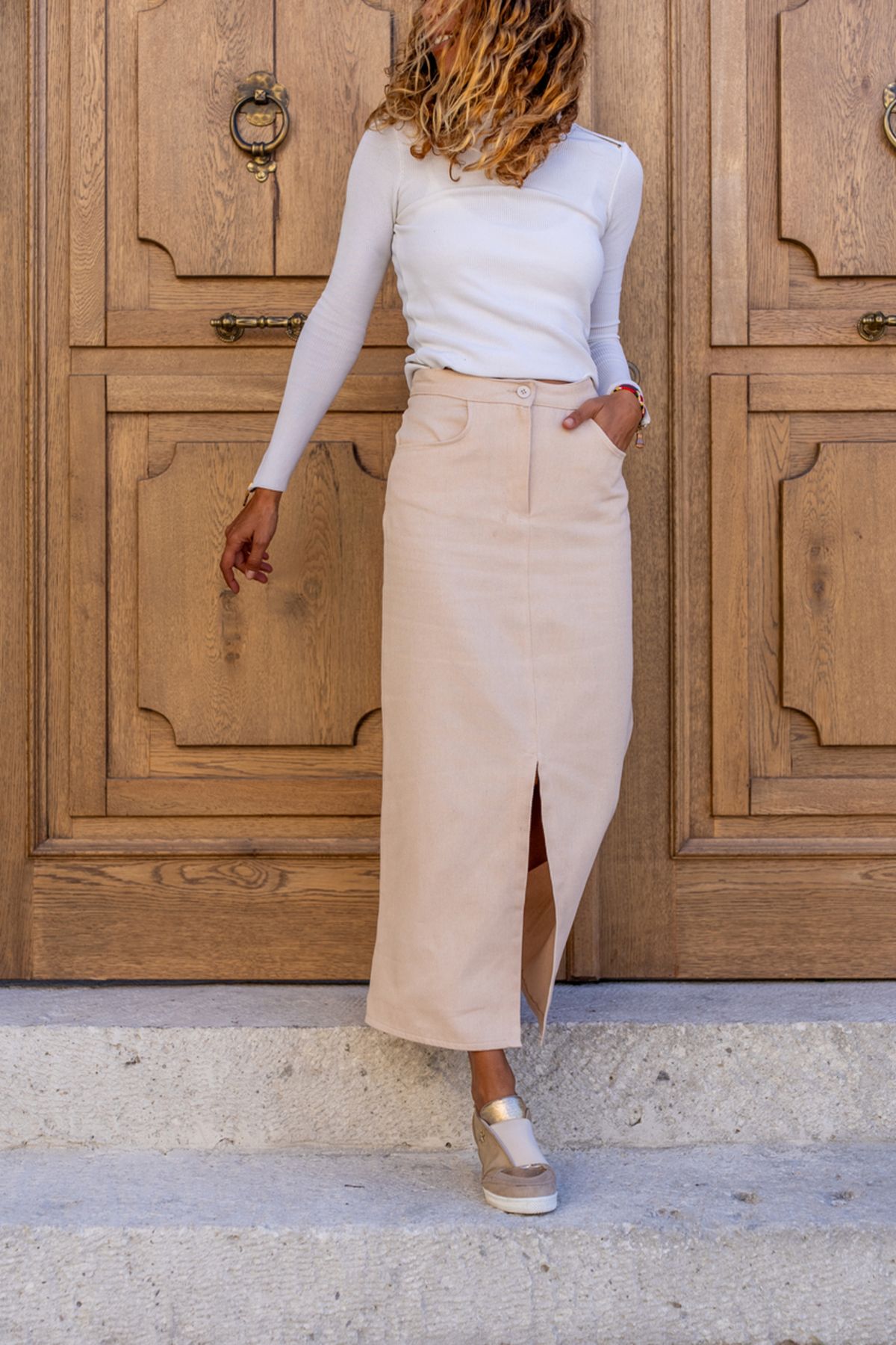 Tan skirt deals outfit ideas