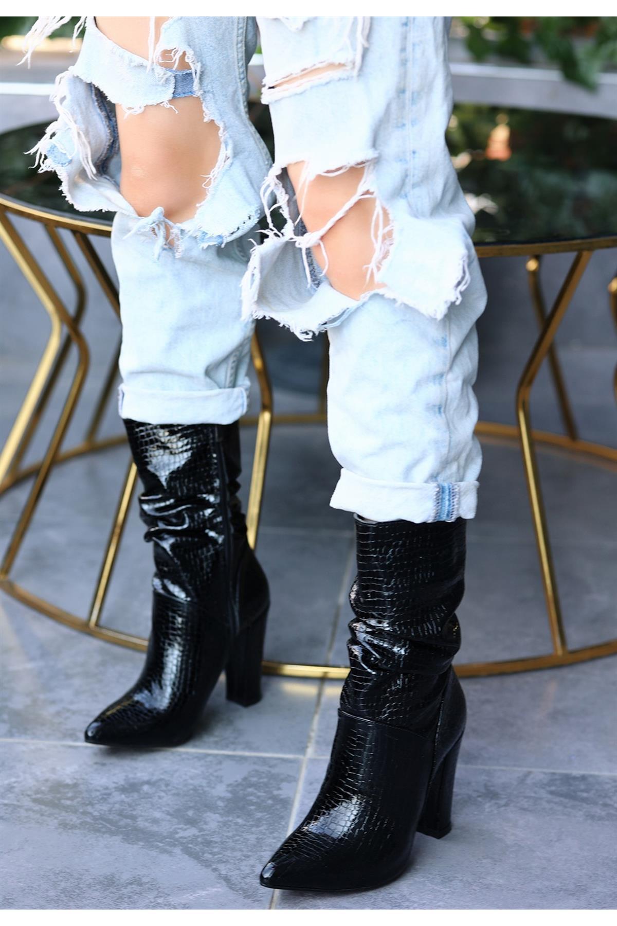 Siyah Rugan Desenli Topuklu Bot