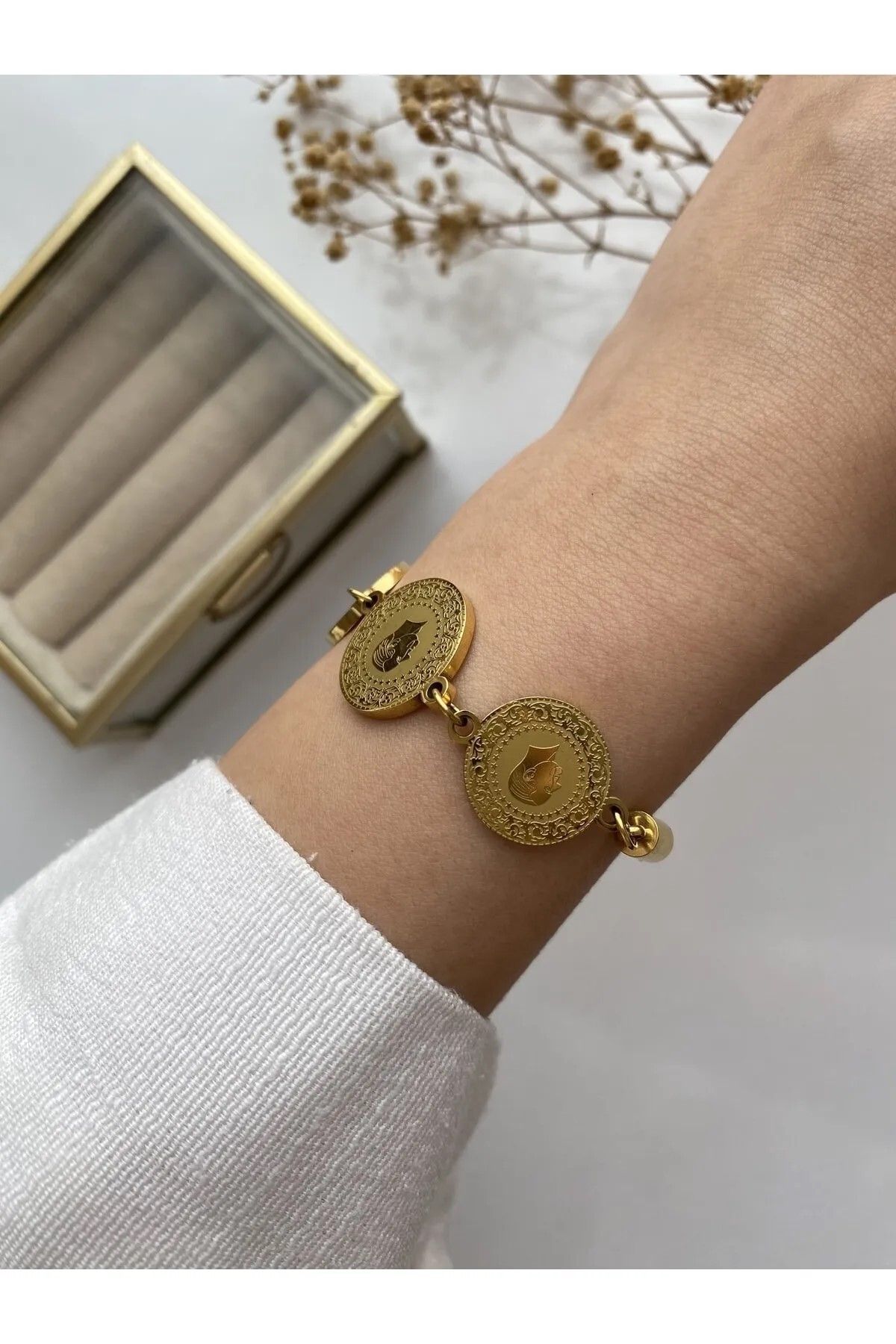 Sarraf gold bracelets on sale
