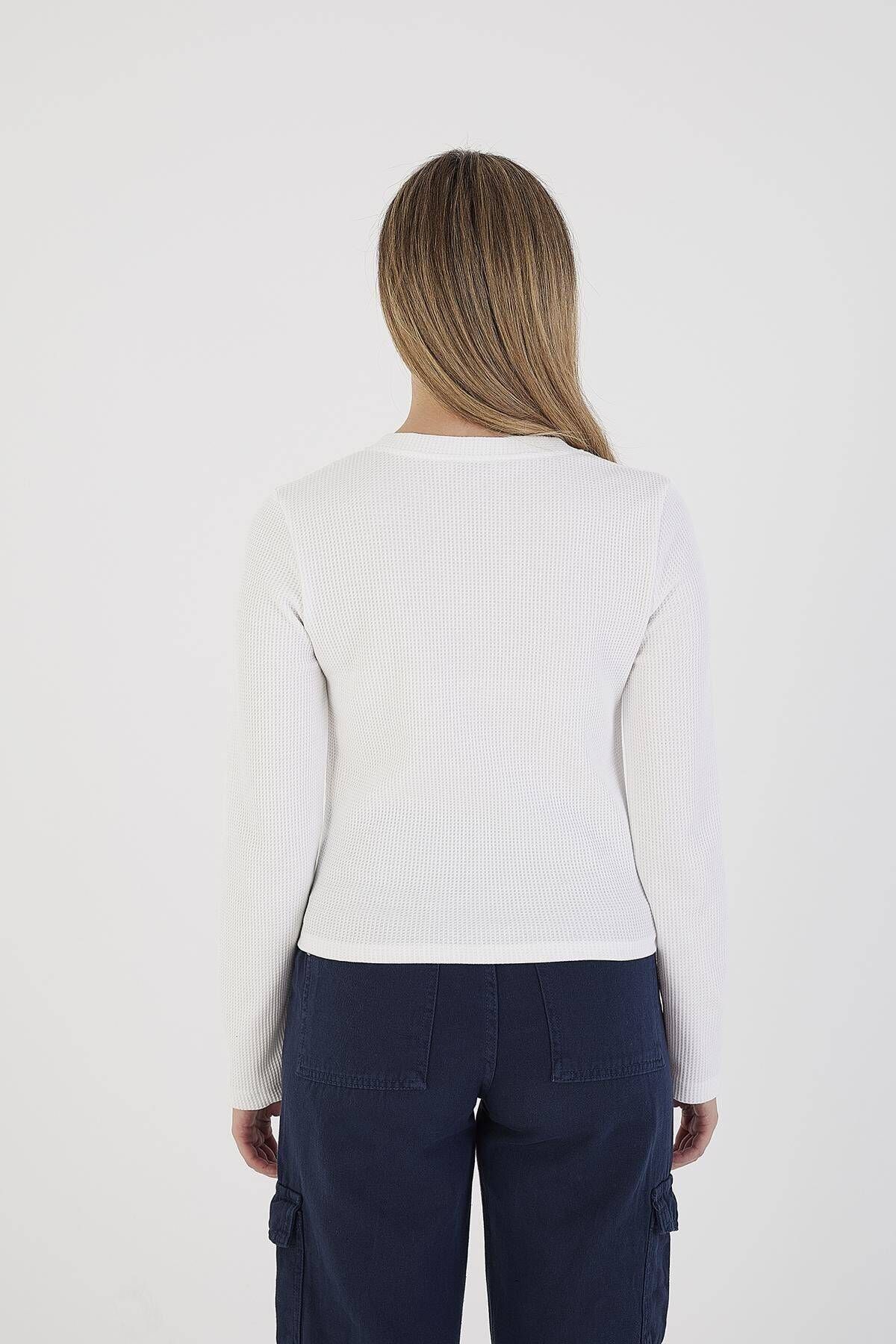 Addax-V-Neck Buttoned Front Textured Blouse B1147 3