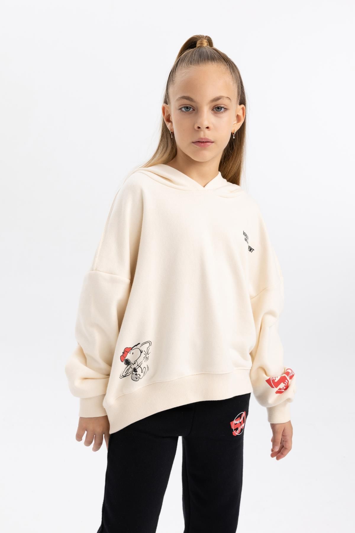 Defacto Snoopy Relax Fit Kapuzen-Sweatshirt für Mädchen - Trendyol