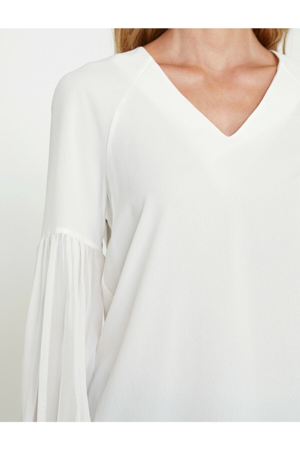 Koton-Woman
 White V-Neck Blouse 9KAK68872PW 5