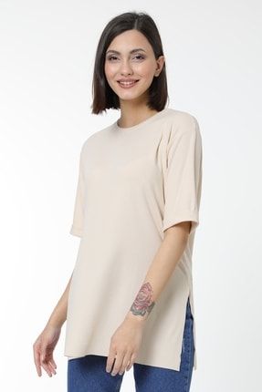 Kadın Bej Kol Katlı Yan Yırtmaçlı Salaş Kaşkorse T-shirt MDTRN12631