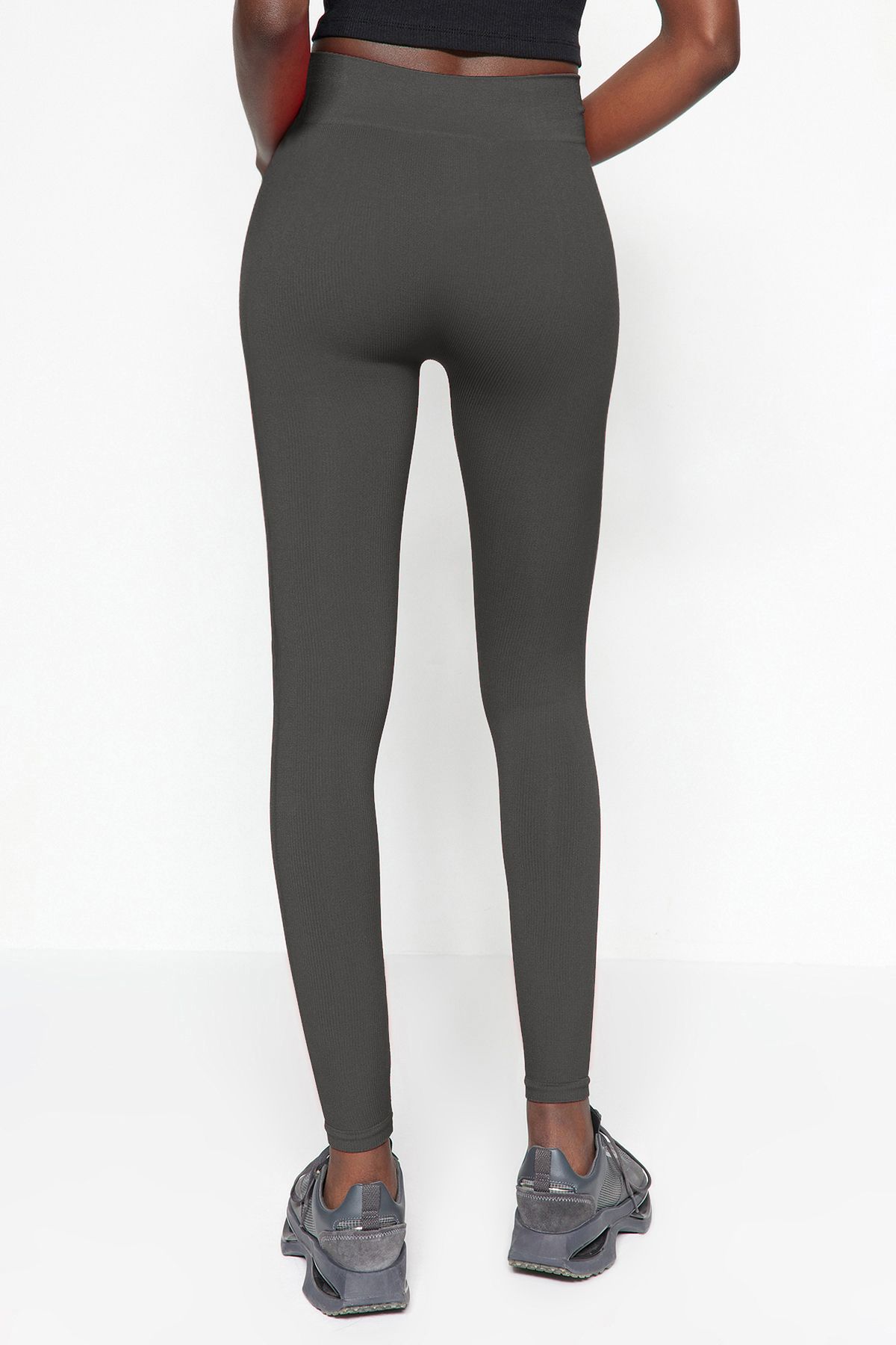 Trendyol Collection-Dunkle anthrazitfarbene nahtlose/nahtlose gestrickte Sportstrumpfhose in voller Länge TWOAW20TA0071 5