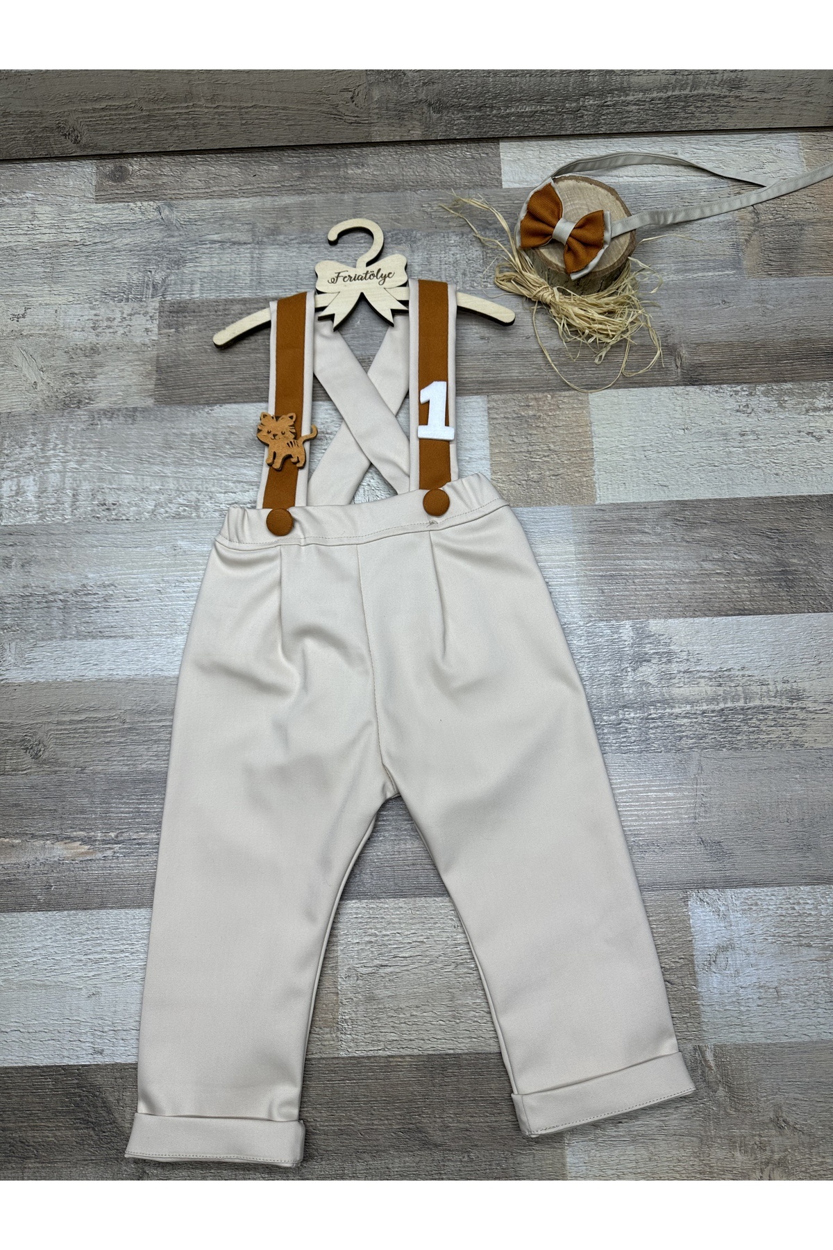 Feriatolye Safari konsepti kaplan figürlü krem erkek bebek doğum günü pantolon salopet fotoğrafı 5 (önizleme)