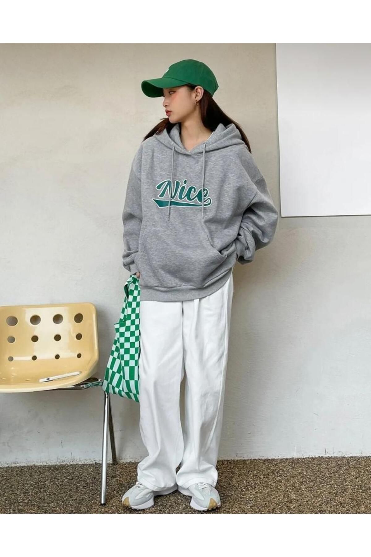 My Blog-Dámská šedá oversize mikina s kapucí a potiskem 5