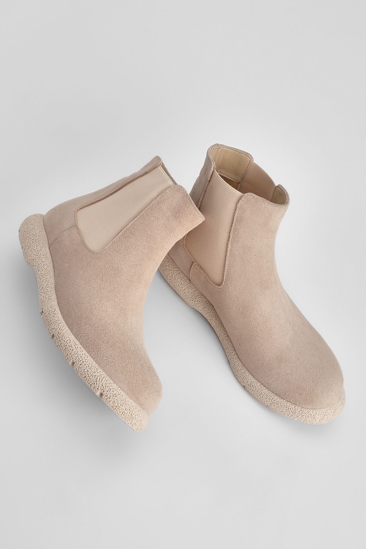 Vince women's cressler round toe leather chelsea booties new arrivals