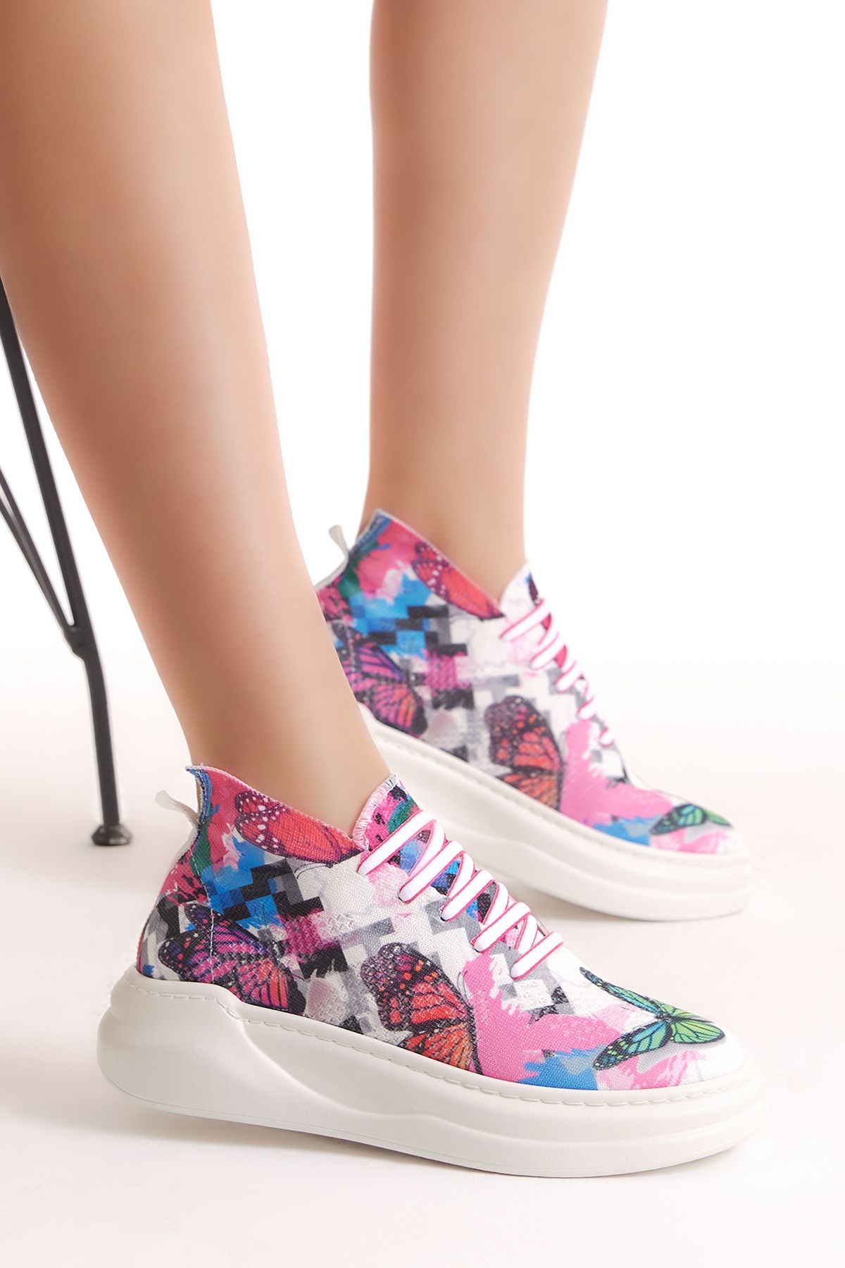 Tonny Black Women s White Pink Comfortable Fit Lace Up Sneaker