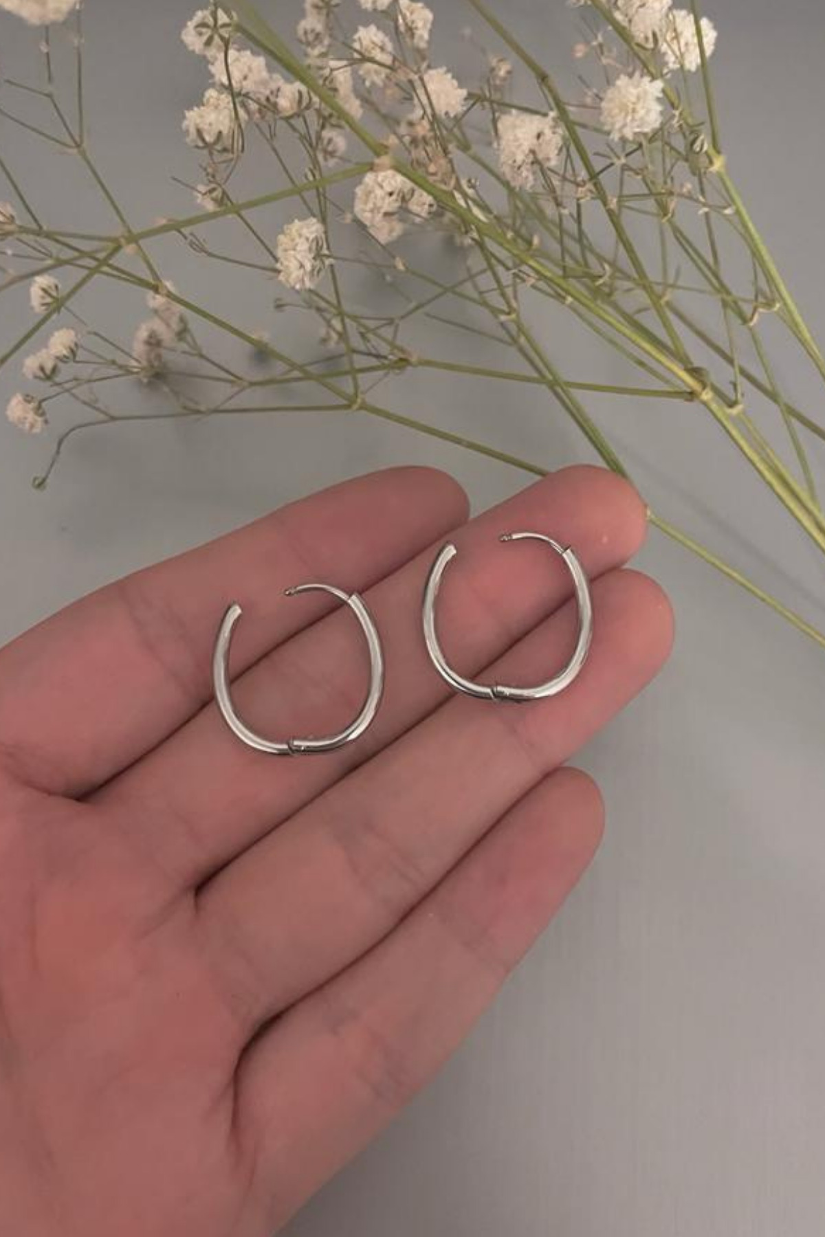 Unisex Gümüş Renk Oval Kesimli Çelik Halka Küpe 3