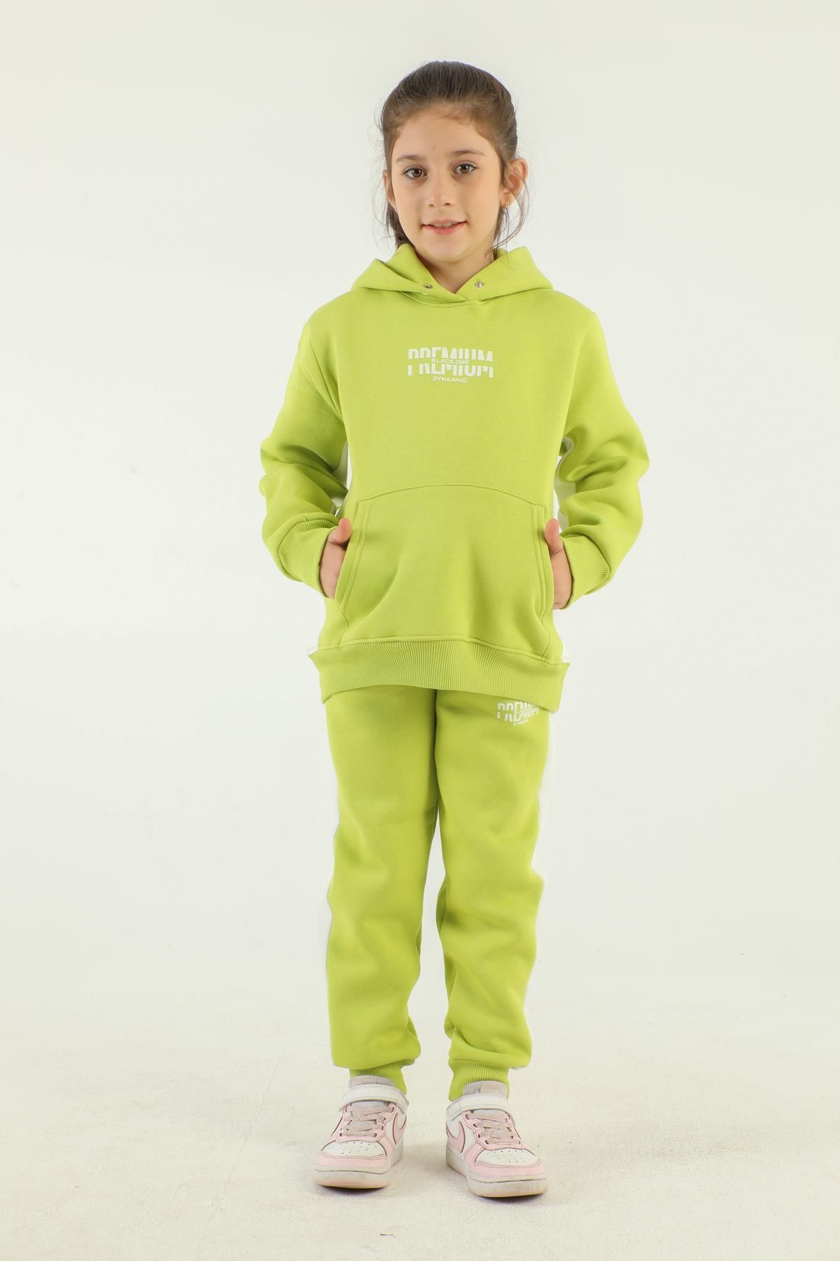 Black and green sweatsuit 2025