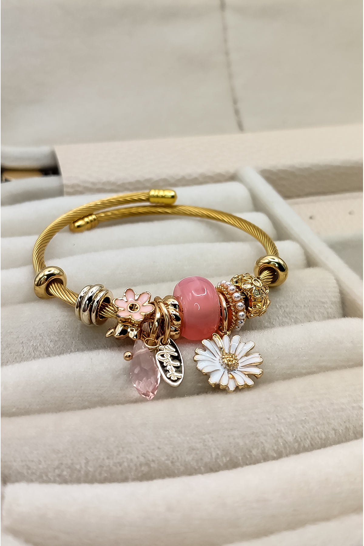 Papatya Çiçek Desenli Charm Çelik Bileklik