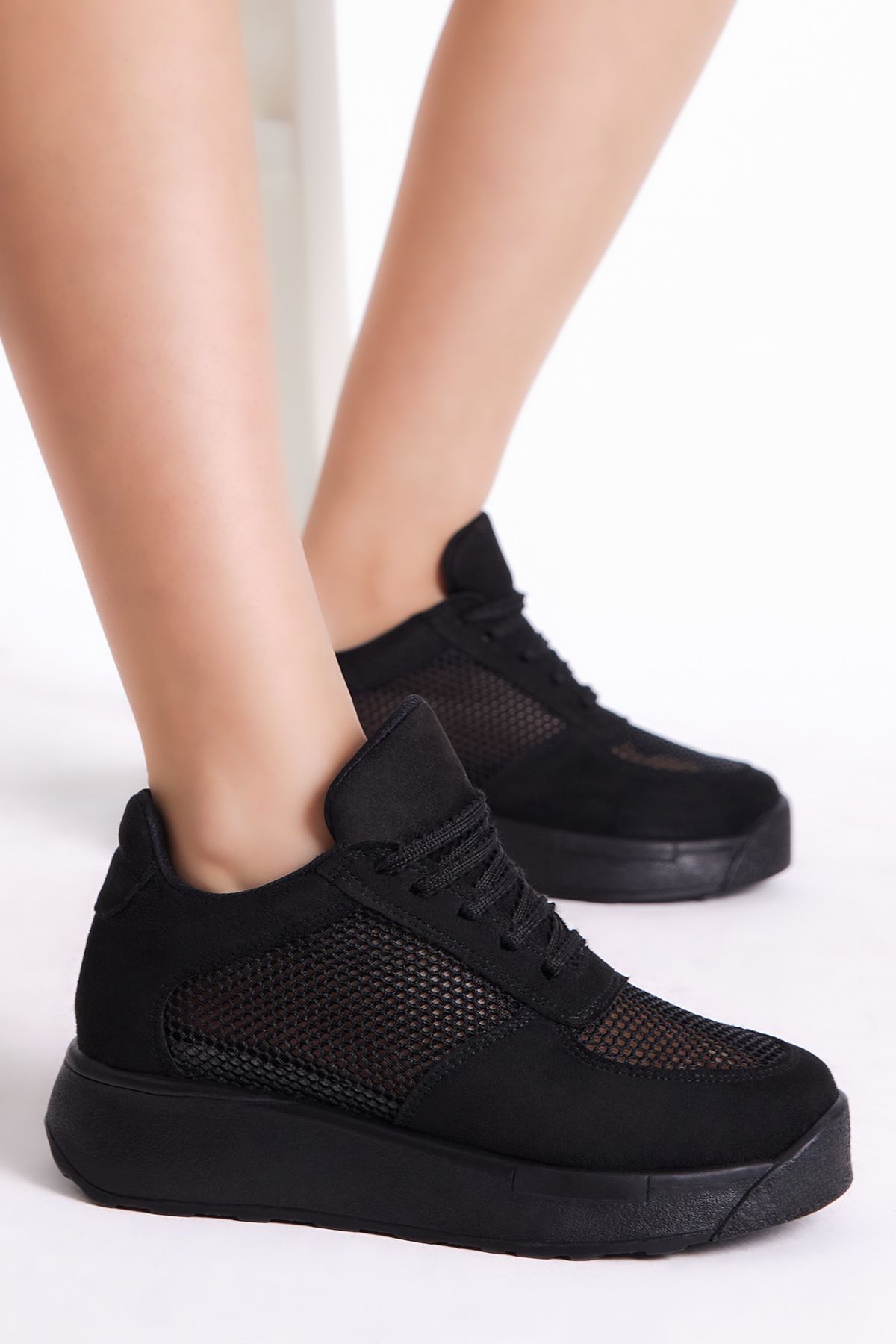 Tonny black sneaker top
