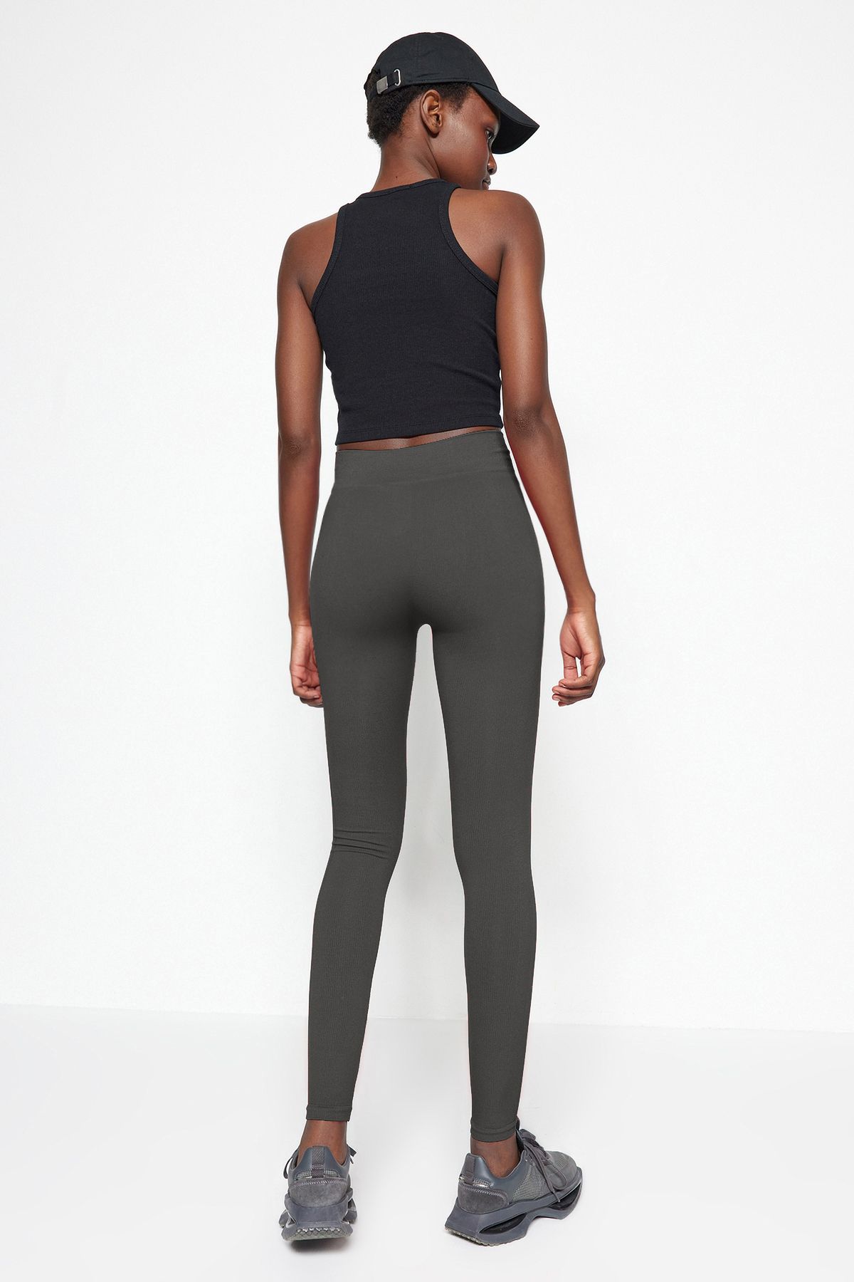 Trendyol Collection-Dunkle anthrazitfarbene nahtlose/nahtlose gestrickte Sportstrumpfhose in voller Länge TWOAW20TA0071 7