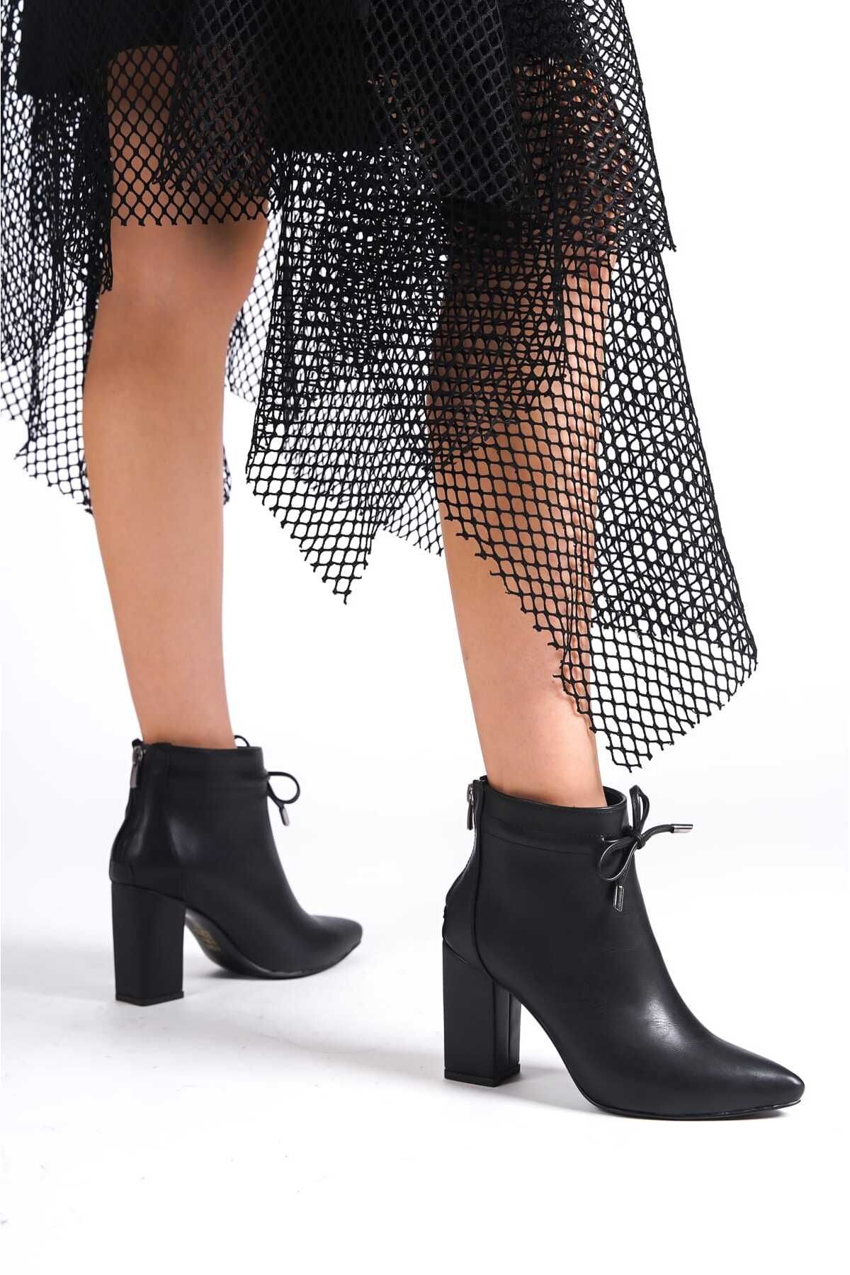 Black boots new arrivals 1 inch heel