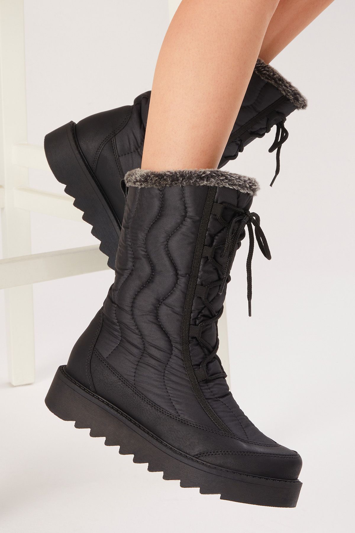 Universal traveller hot sale winter boots