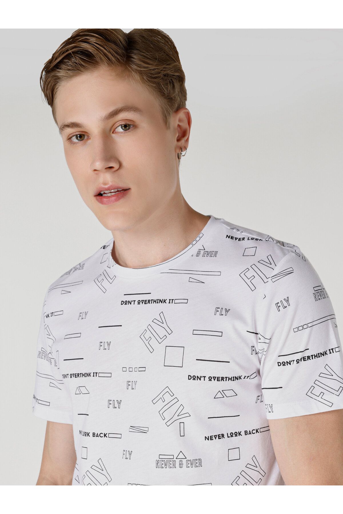 تی شرت سفید مردانه یقه دوچرخه مناسب به طور منظم طرح دار پوست آستین کوتاه t shirt Colin’s