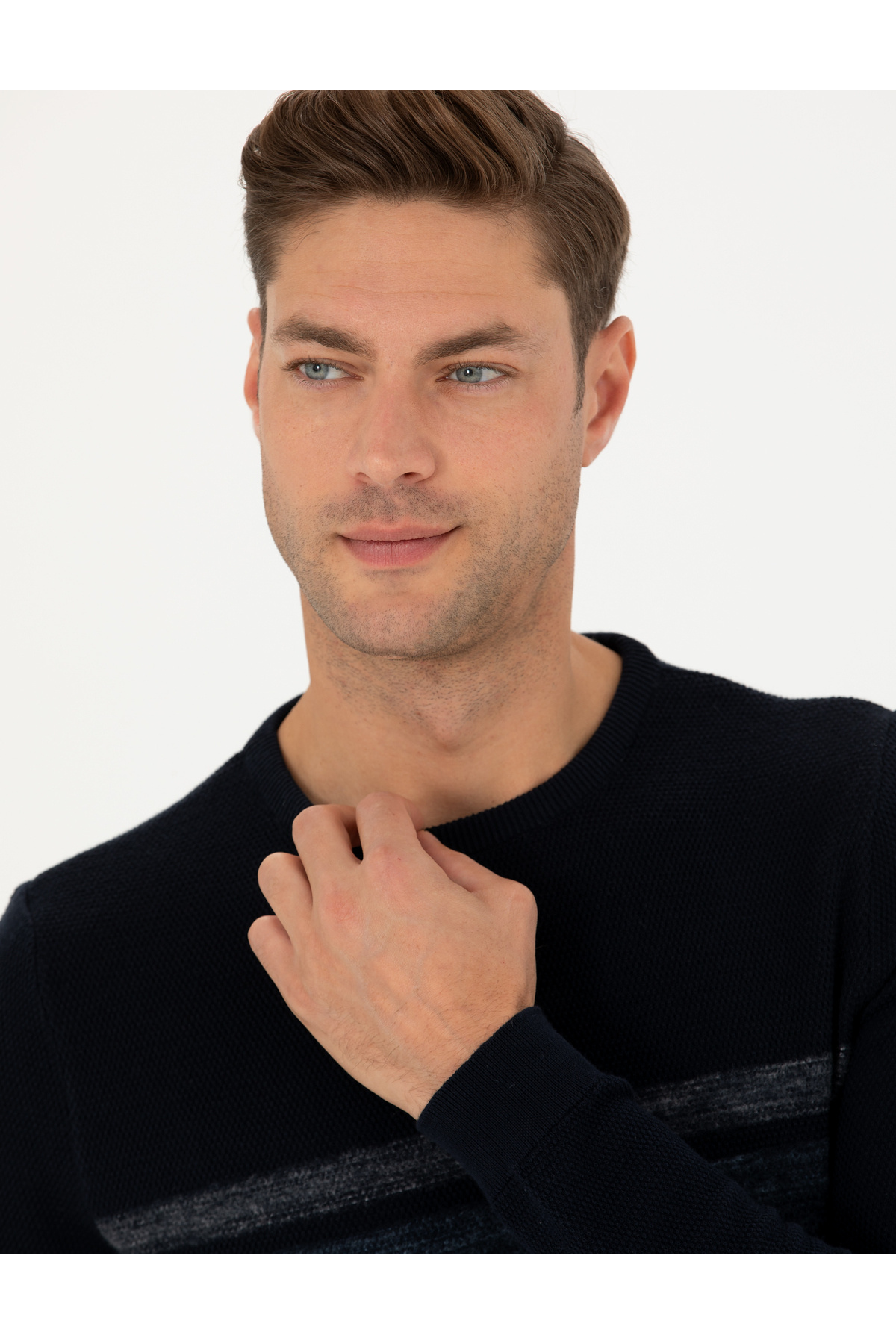 پلیور پیر کاردین مردانه اکریلیک - پنبه آبی سرمه ای لایسنس دار- تحت لیسانس راه راه Slim Fit/اسلیم فیت    Regular/رگولار کژوال/روزمره | Pierre Cardin G021SZ0TK.000.1657735 - تصویر 2