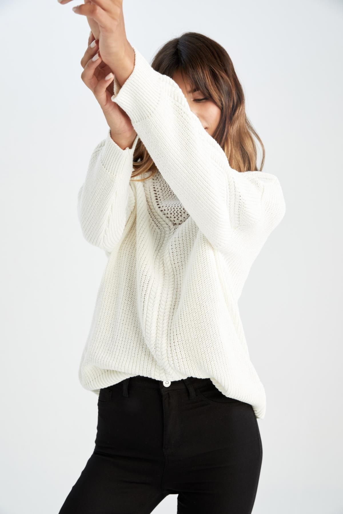 DeFacto-Pullover aus Selanik-Stoff mit Rundhalsausschnitt und normaler Passform 7