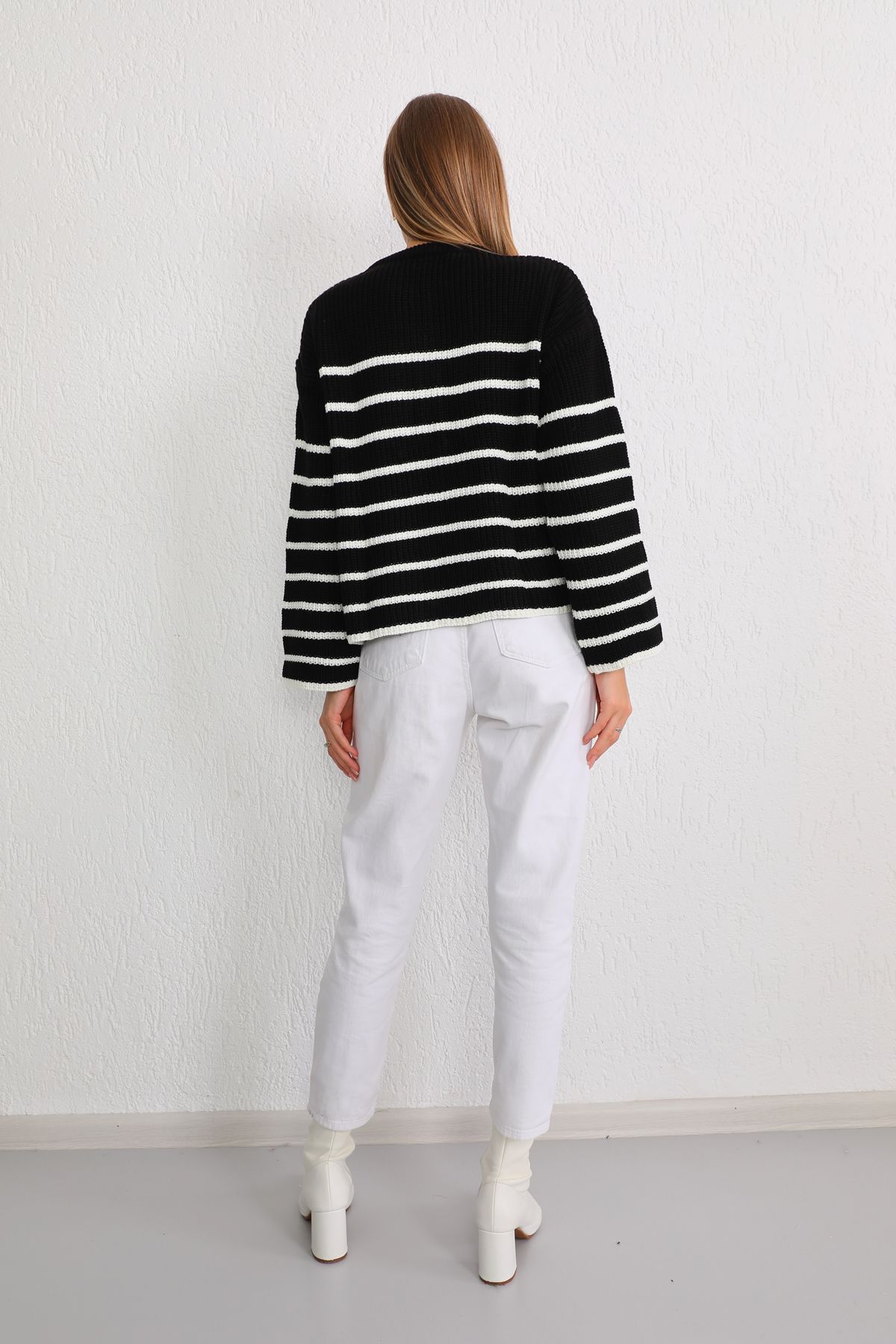 BİKELİFE-Schwarzer, dicker, übergroßer Strickpullover mit goldenen Knöpfen und Streifen für Damen 4