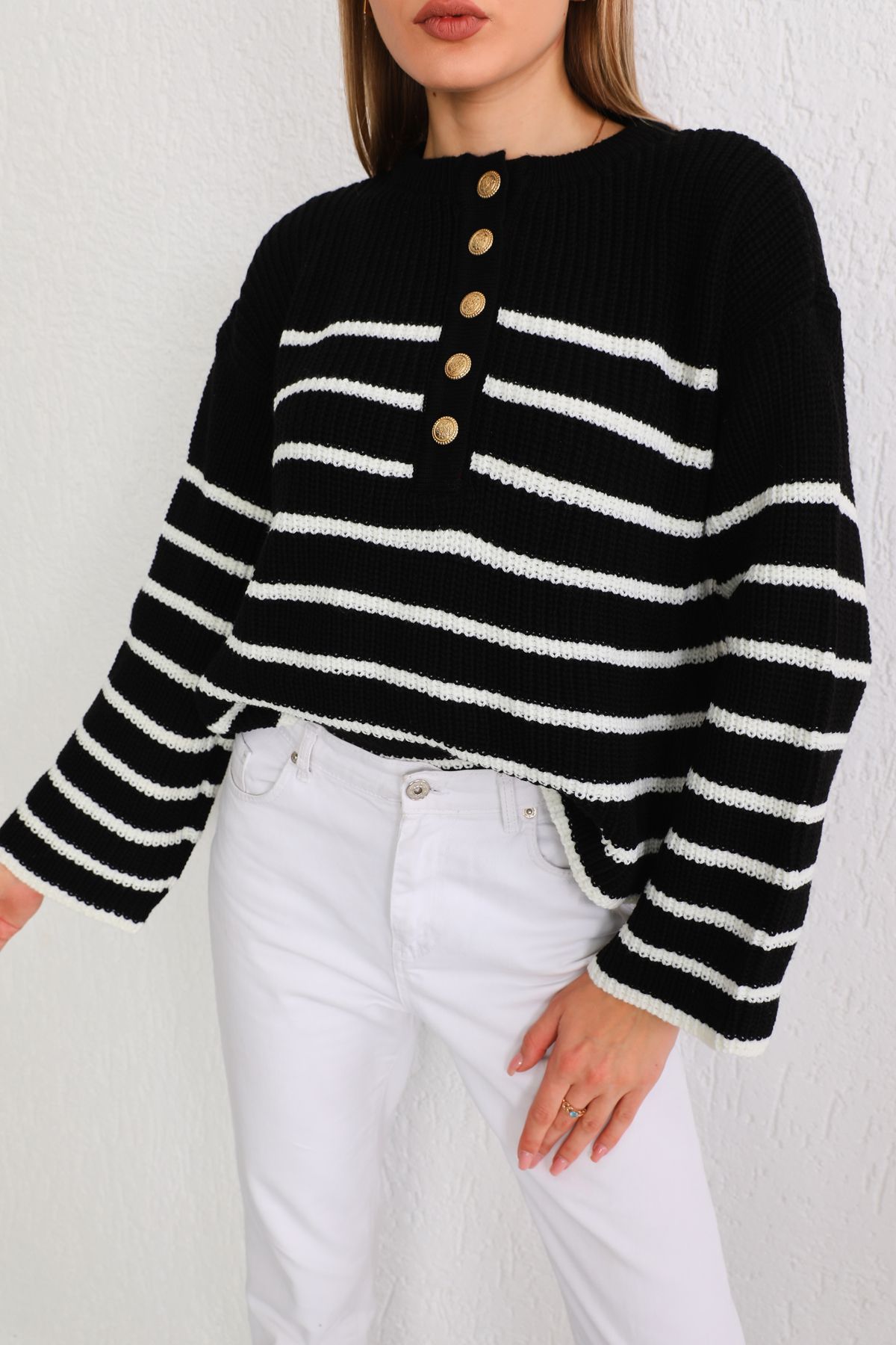 BİKELİFE-Schwarzer, dicker, übergroßer Strickpullover mit goldenen Knöpfen und Streifen für Damen 5