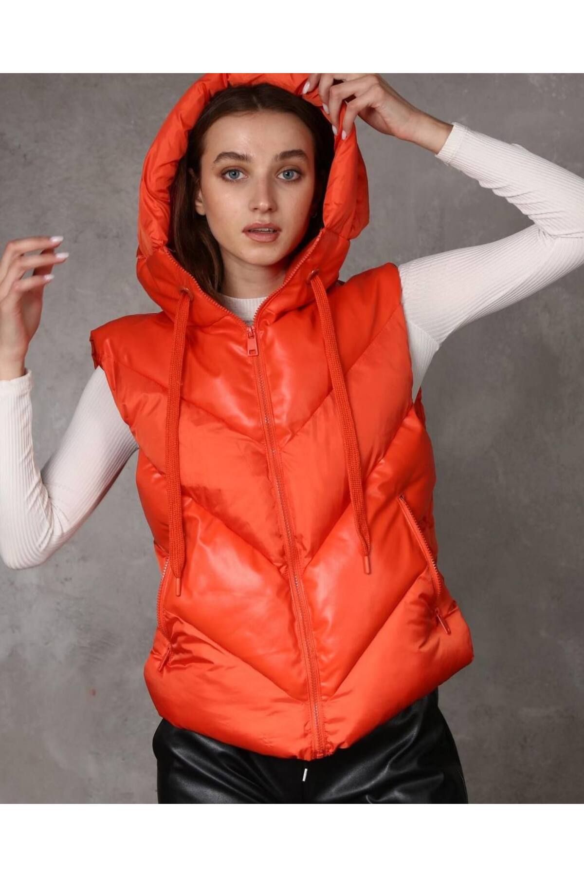 anonim-Orange Hooded Puffer Vest - Winter Trend 3