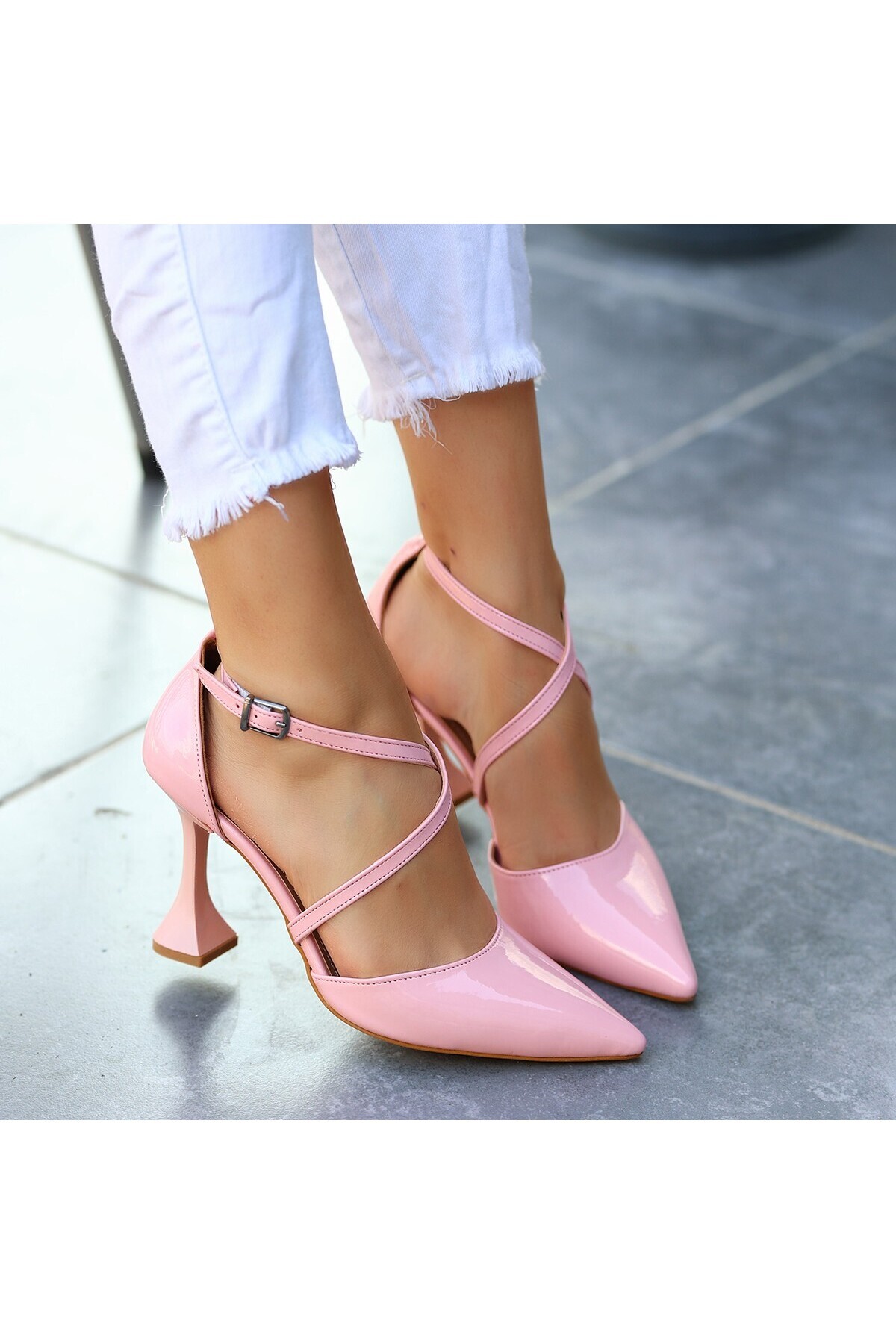 Dinda Pudra Rugan Topuklu Ayakkabı