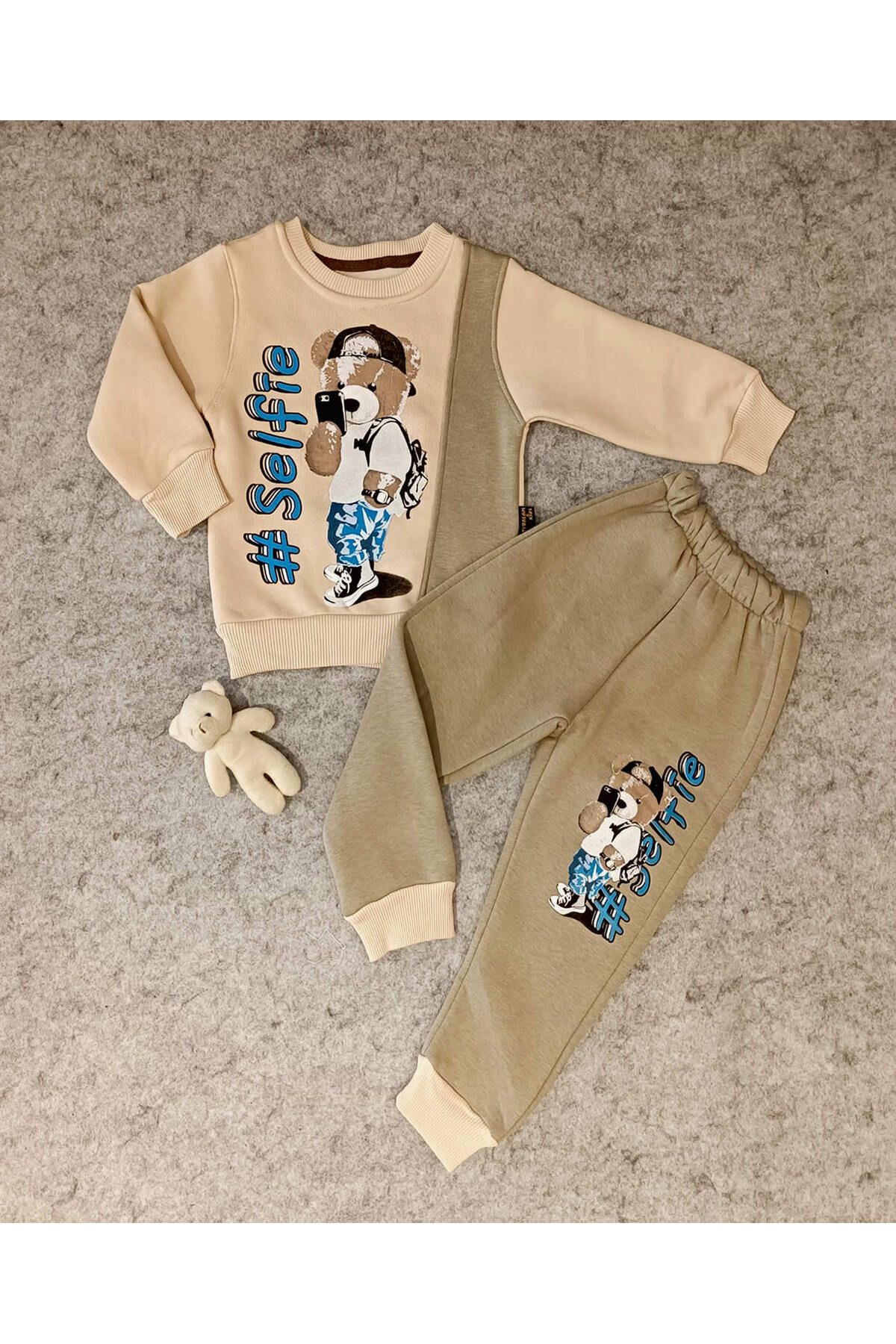 Selfie tracksuit shop