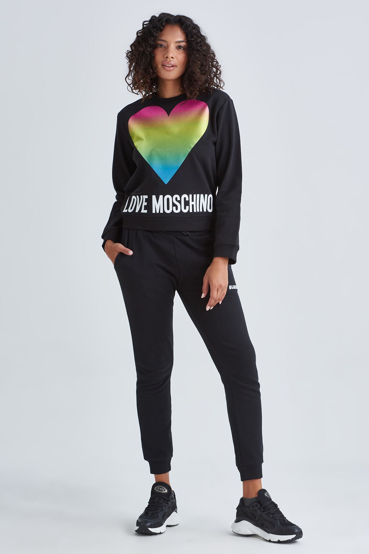 Moschino Renkli Baskl Kad n Sweatshirt Fiyat Yorumlar Trendyol