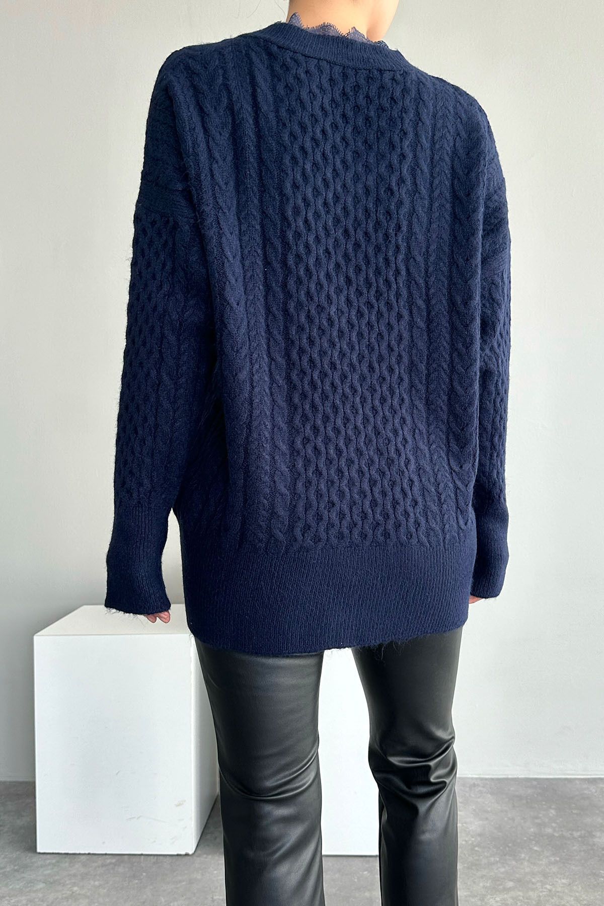 Dark blue outlet knit sweater