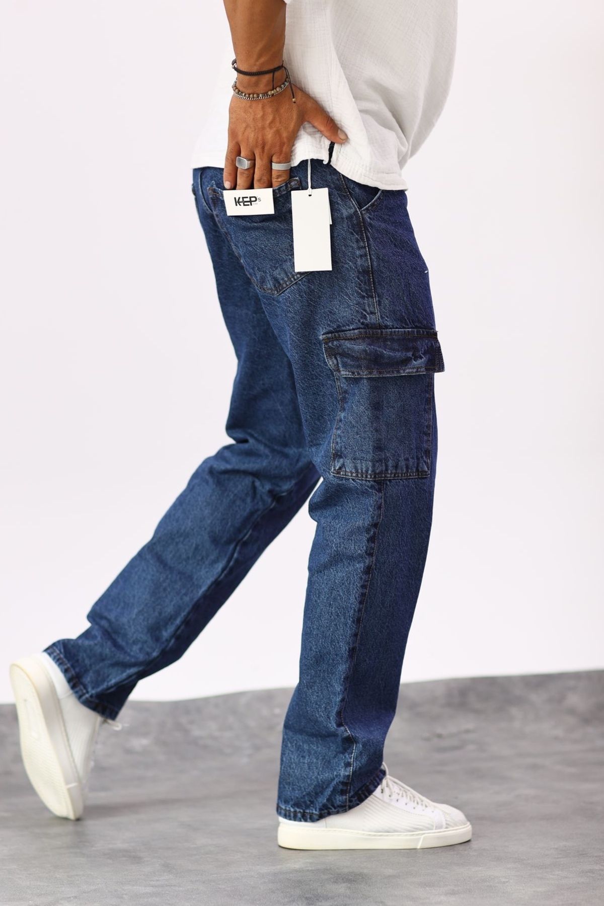 Denim jeans with cargo pockets on sale