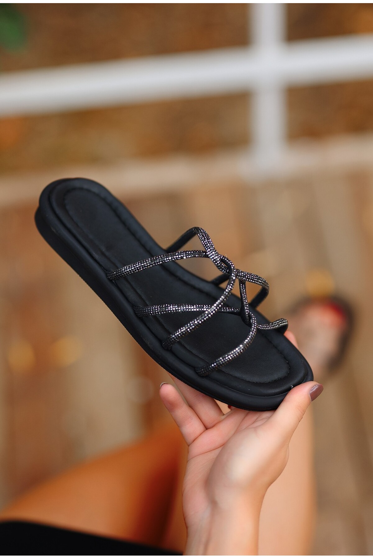 EFN.GİYİM Akki Siyah Boncuk İşlemeli Terlik