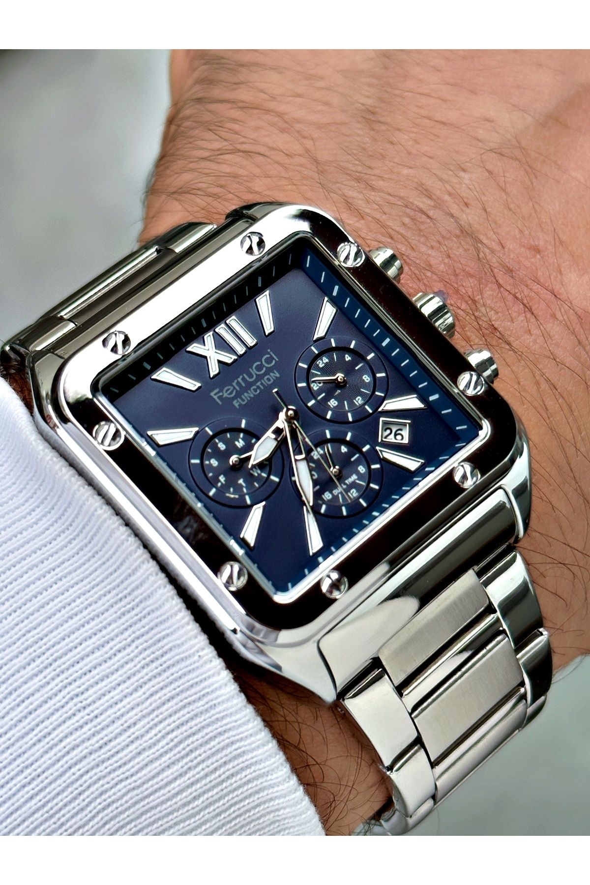 Jaragar square watch on sale
