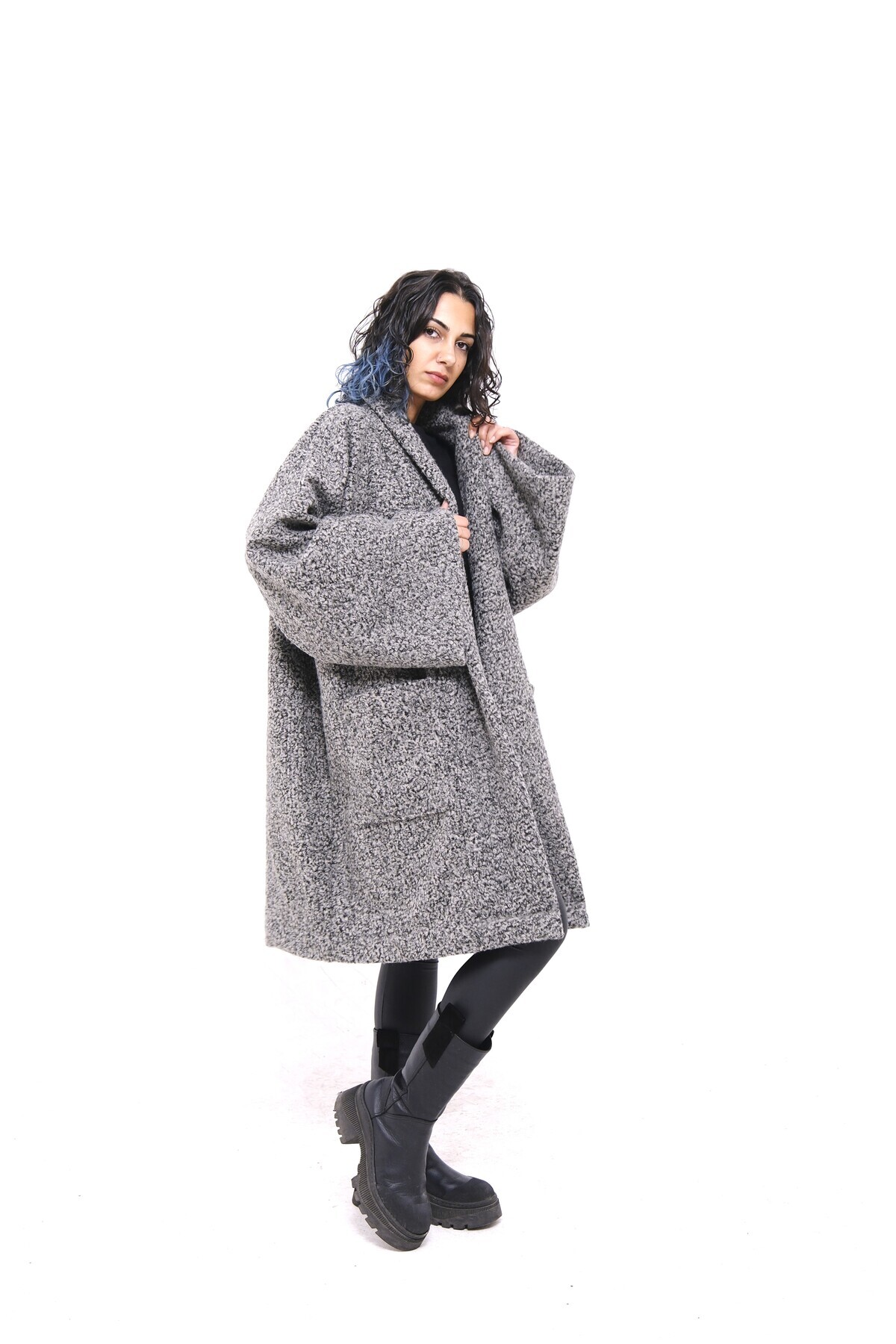 Yumuşak Keçe Buklet Kumaştan Geniş Yakalı Cepli Oversize Kısa Kaban Unisex — خاکستری UK1001 — تصویر 4 از 8