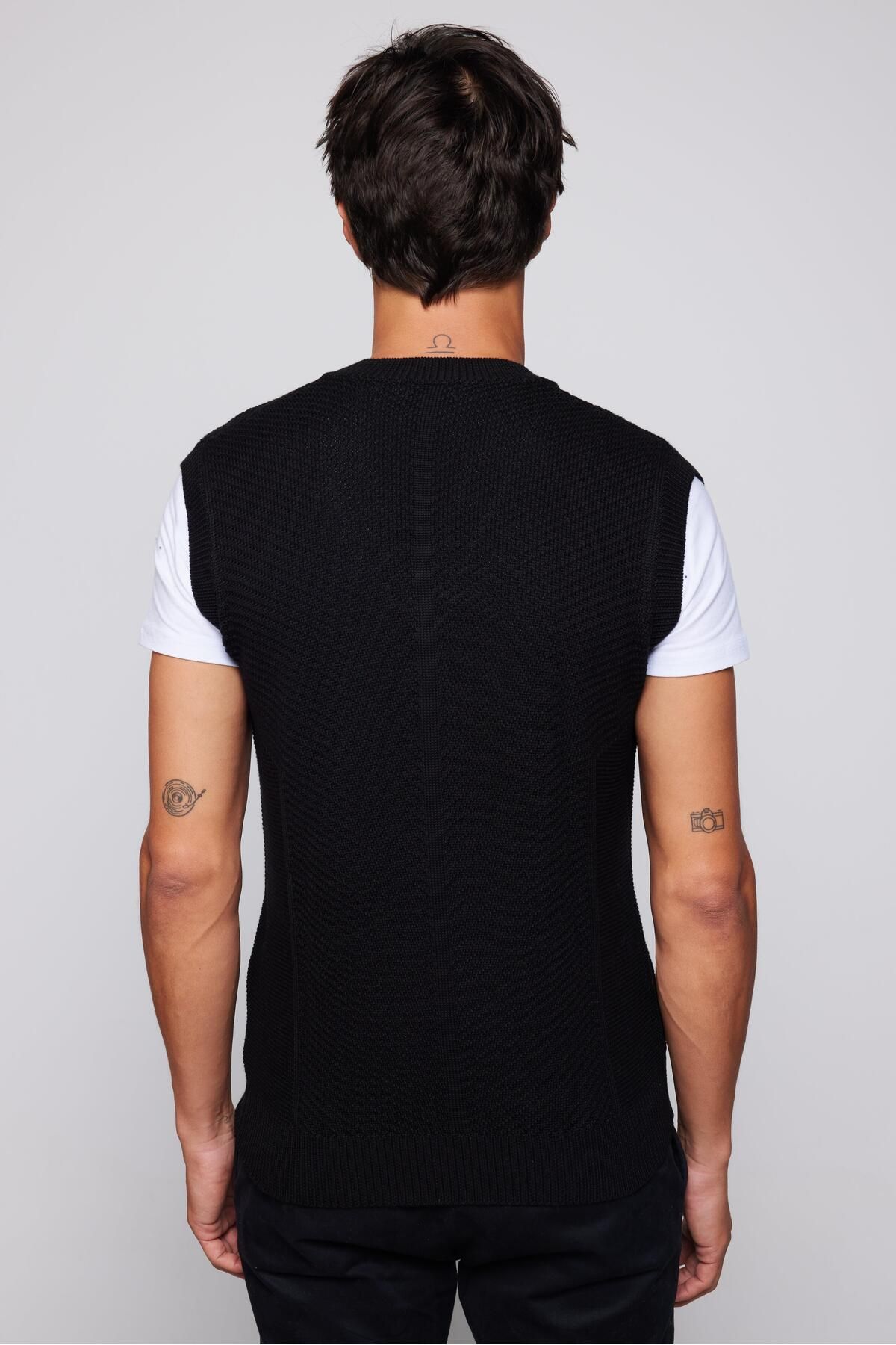 Tudors-Schwarzer gemusterter Slim-Fit-Pullover für Herren mit V-Ausschnitt 5