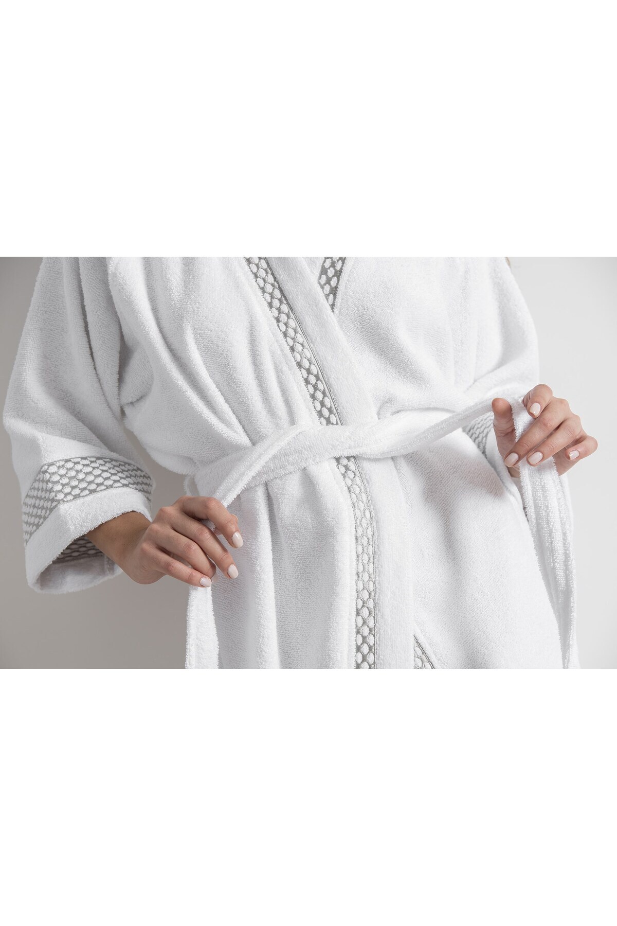 Gül Güler-Embroidery Detailed Bathrobe Patty 7