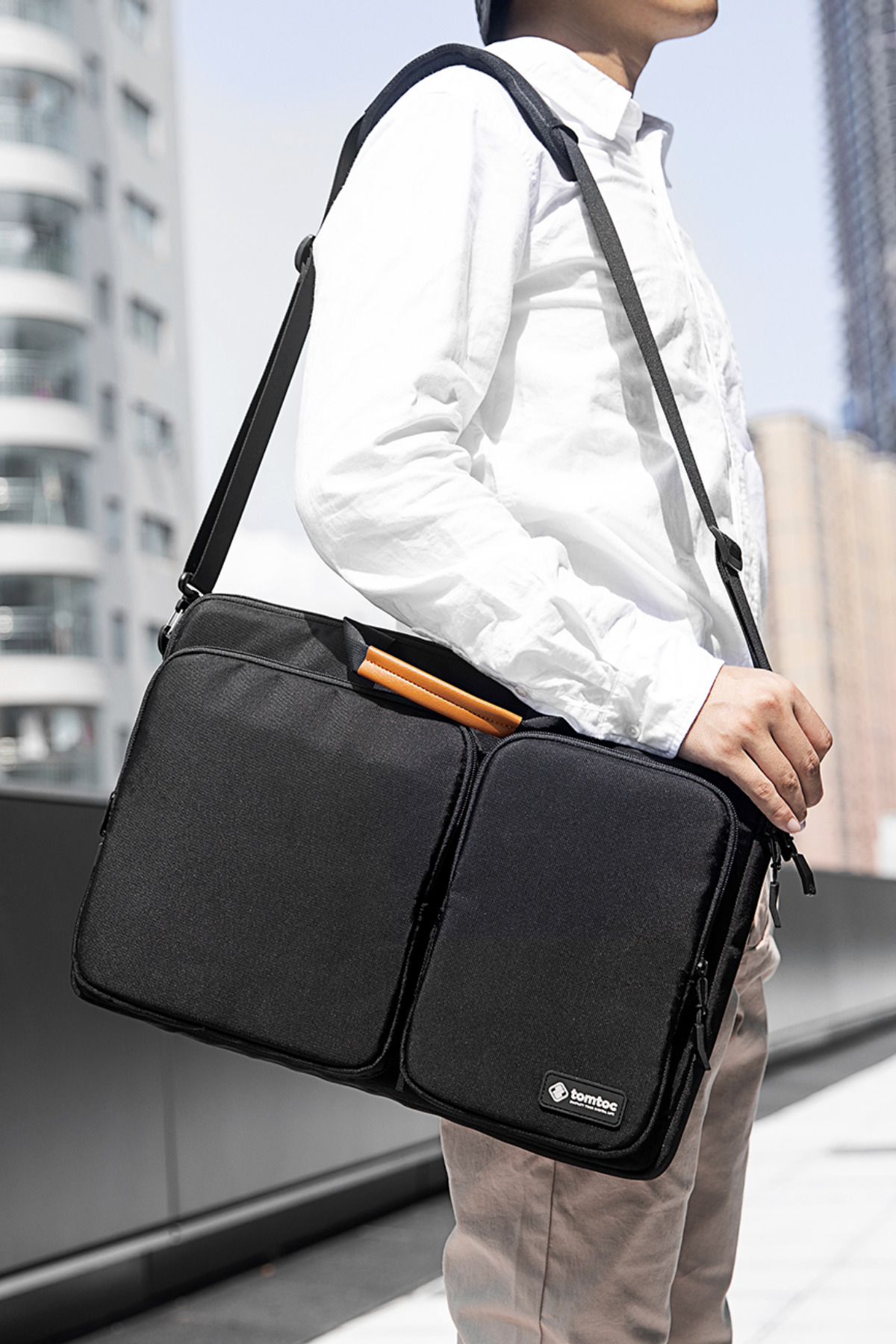  کیف لپ‌تاپ مشکی دیفندر مدل A42 مناسب برای لپ‌تاپ‌های ۱۷ اینچی - A42g1d1