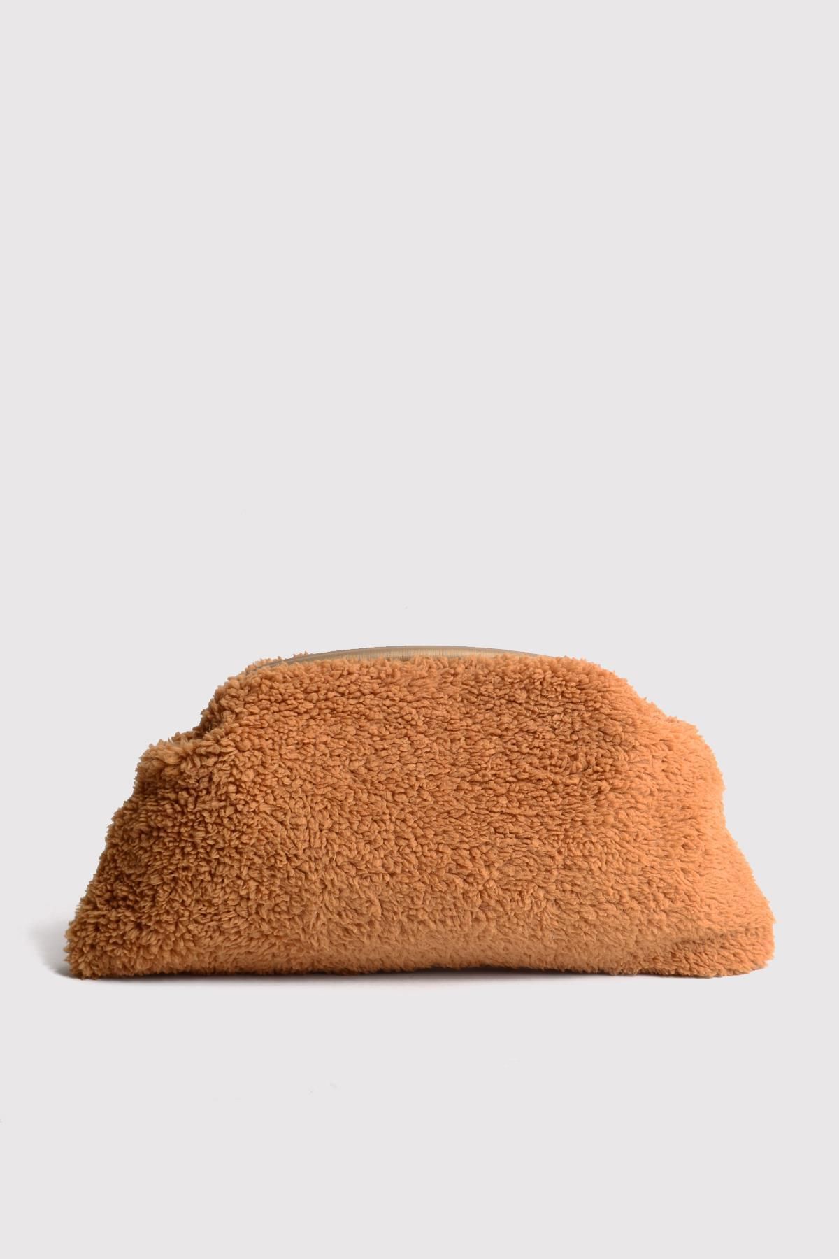 Cos hotsell shearling clutch