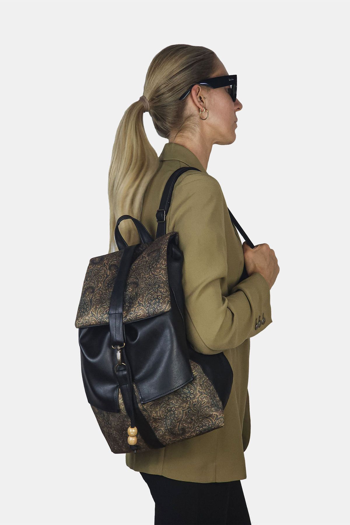 Geometric clearance design backpack