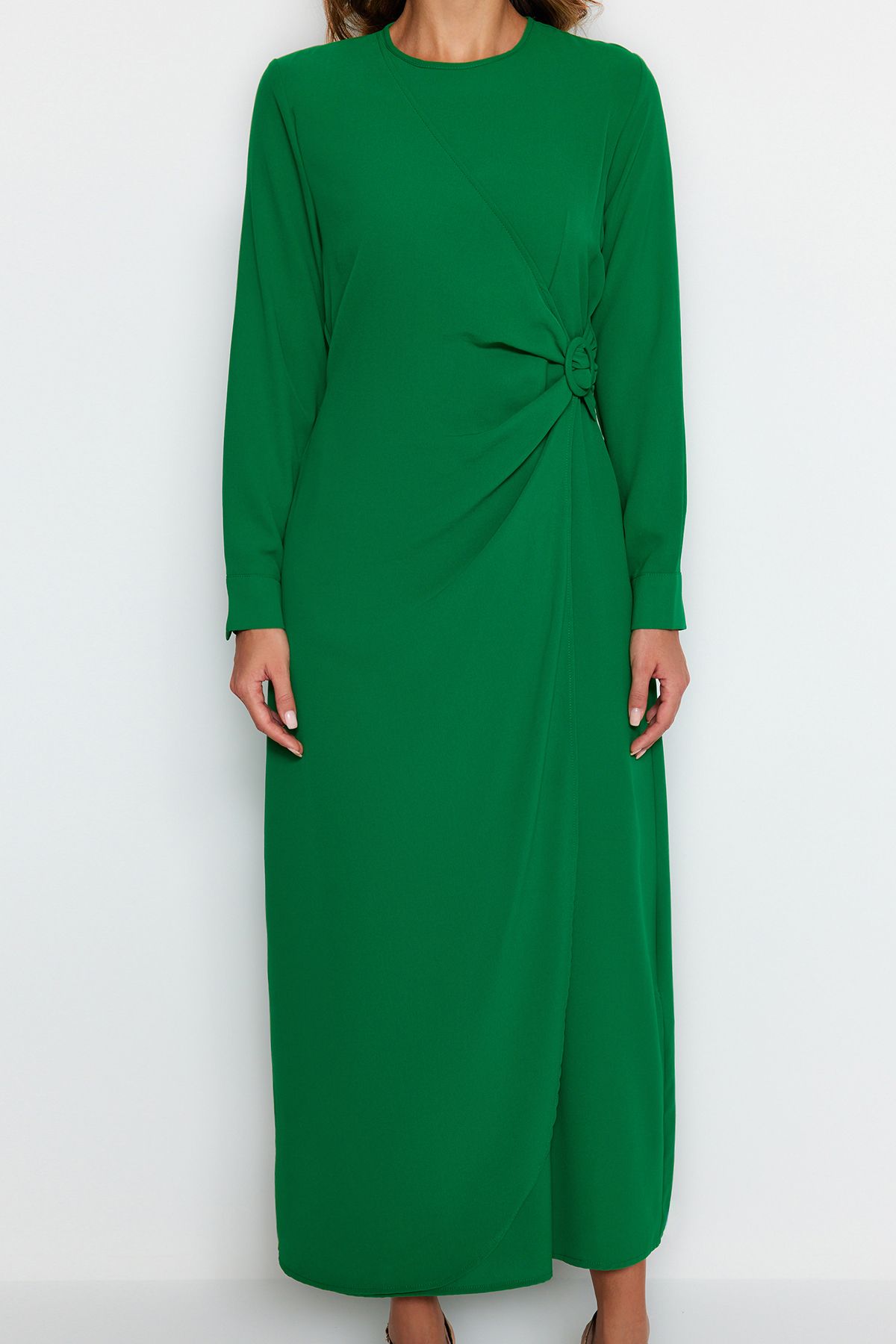 Trendyol Modest-Detailní zelené tkané oblečení z aerobinu TCTAW24EB00067 4