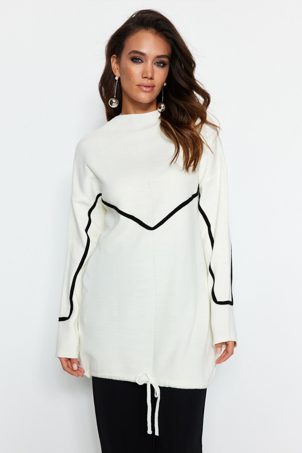 Trendyol Modest-Ecrufarbener Strickpullover mit Streifenpaspelierung und detailliertem Muster TCTAW22AK0002 2