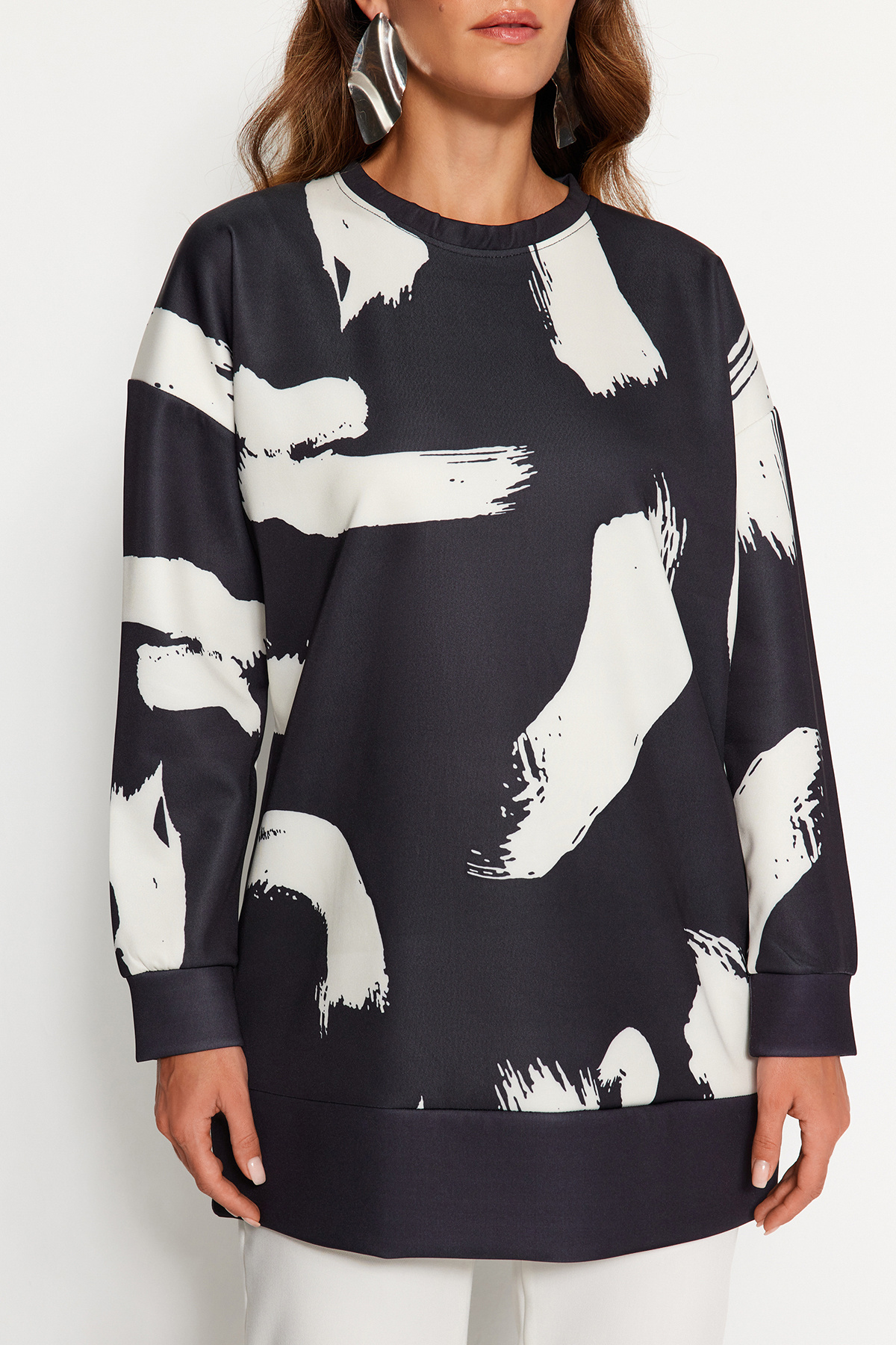 Trendyol Modest-Pletená mikina s černým vzorem Crew Neck Scuba TCTAW23TW00049 4