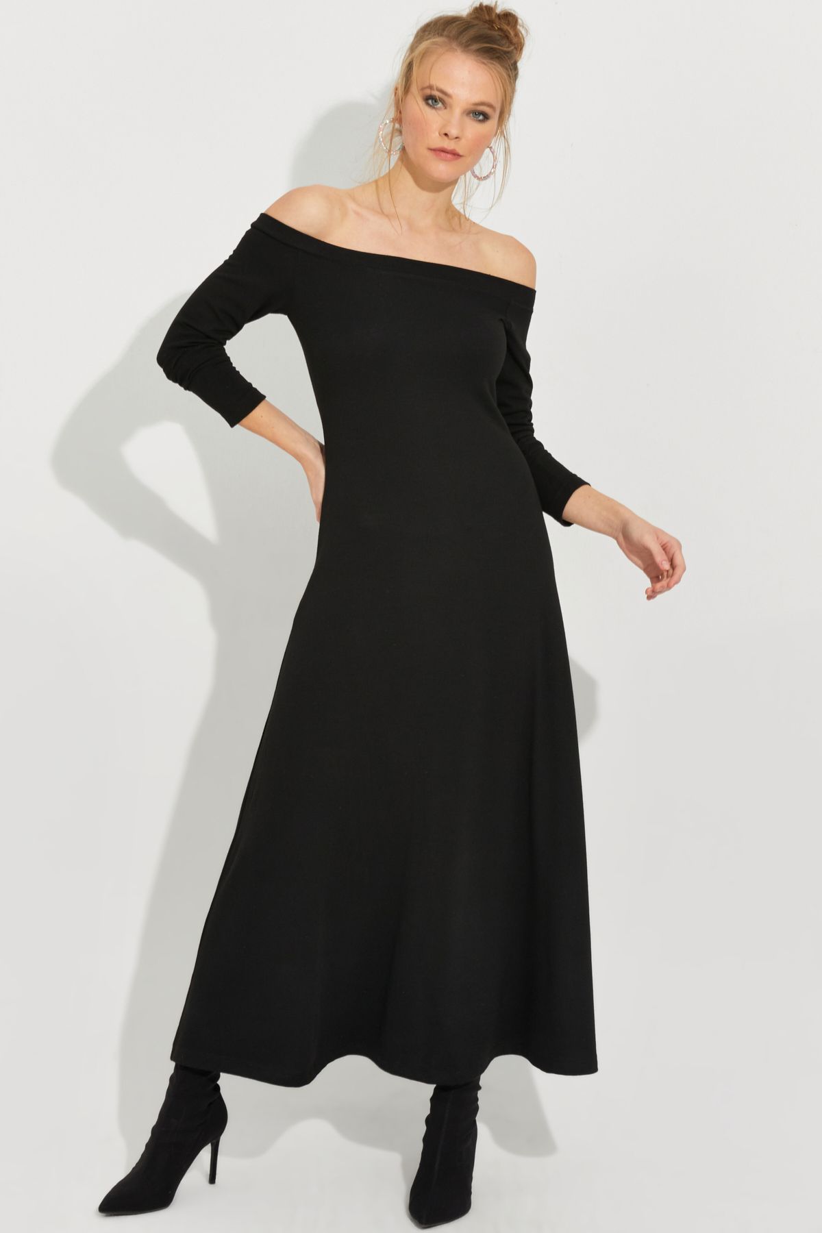 Kadın Siyah Madonna Yaka Midi Elbise BK272076
