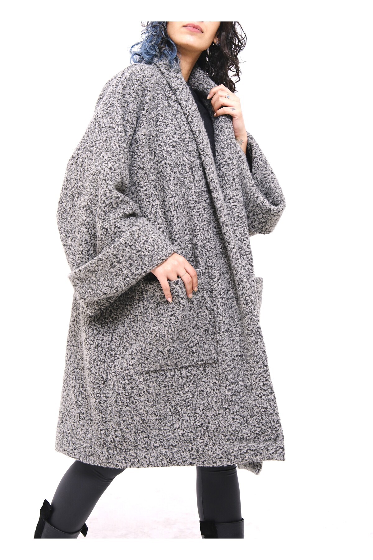 Yumuşak Keçe Buklet Kumaştan Geniş Yakalı Cepli Oversize Kısa Kaban Unisex — خاکستری UK1001 — تصویر 3 از 8