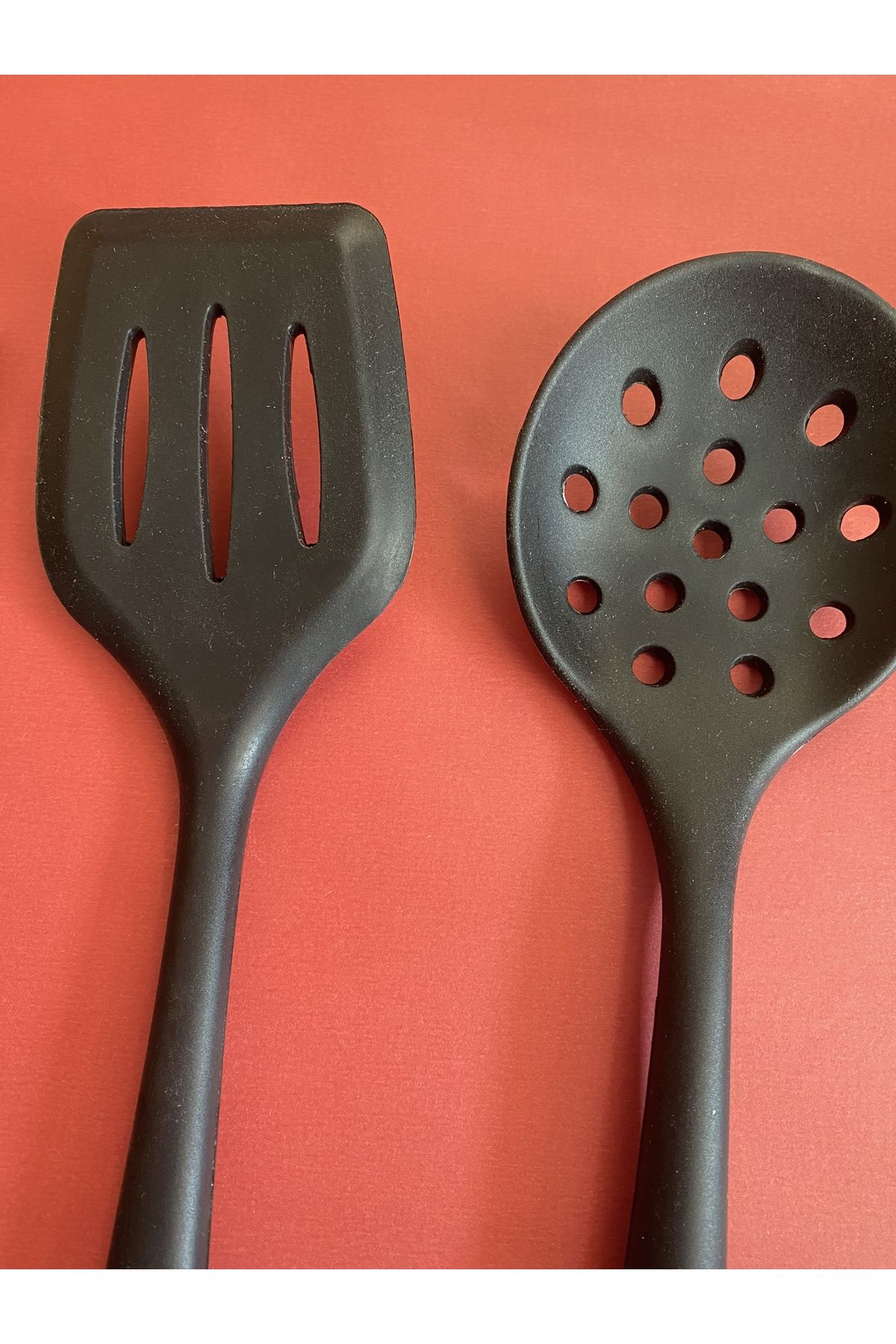 Multiamo Hard Tip Heat Resistant Fireproof Non Stick Silicone 28 cm Colander Spatula Ladle Tongs Set 4Pcs Black