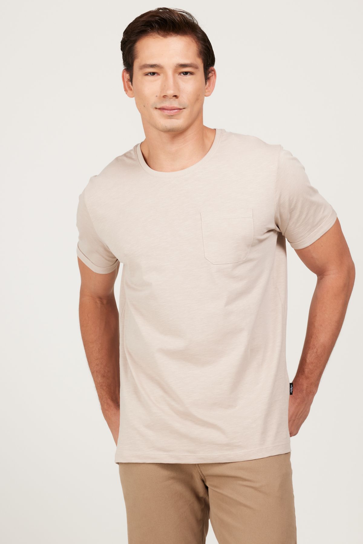 AC&Co / Altınyıldız Classics-Pánské béžové triko Slim Fit úzkého střihu, 100% bavlna, výstřih s kapsami 3