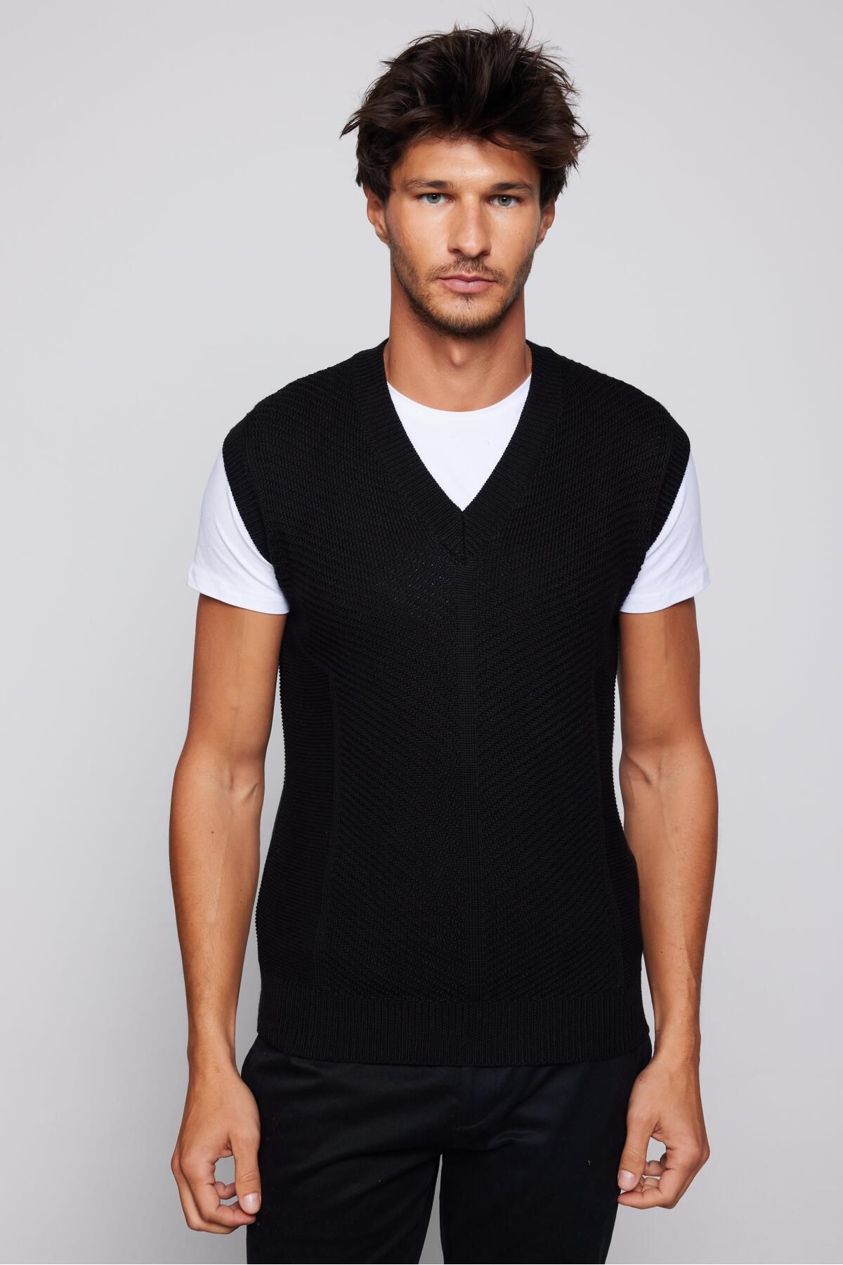Tudors-Schwarzer gemusterter Slim-Fit-Pullover für Herren mit V-Ausschnitt 3