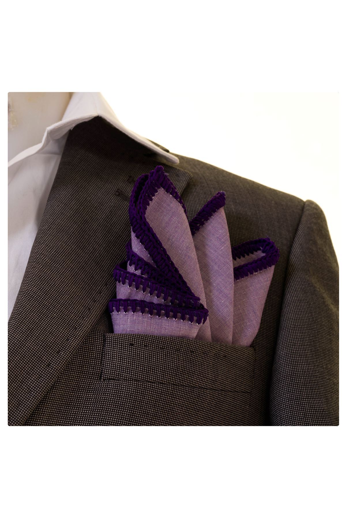 Exve Exclusive Lila Natural Keten Üzerine Mor Kenar Örgülü Cep Yaka Mendili