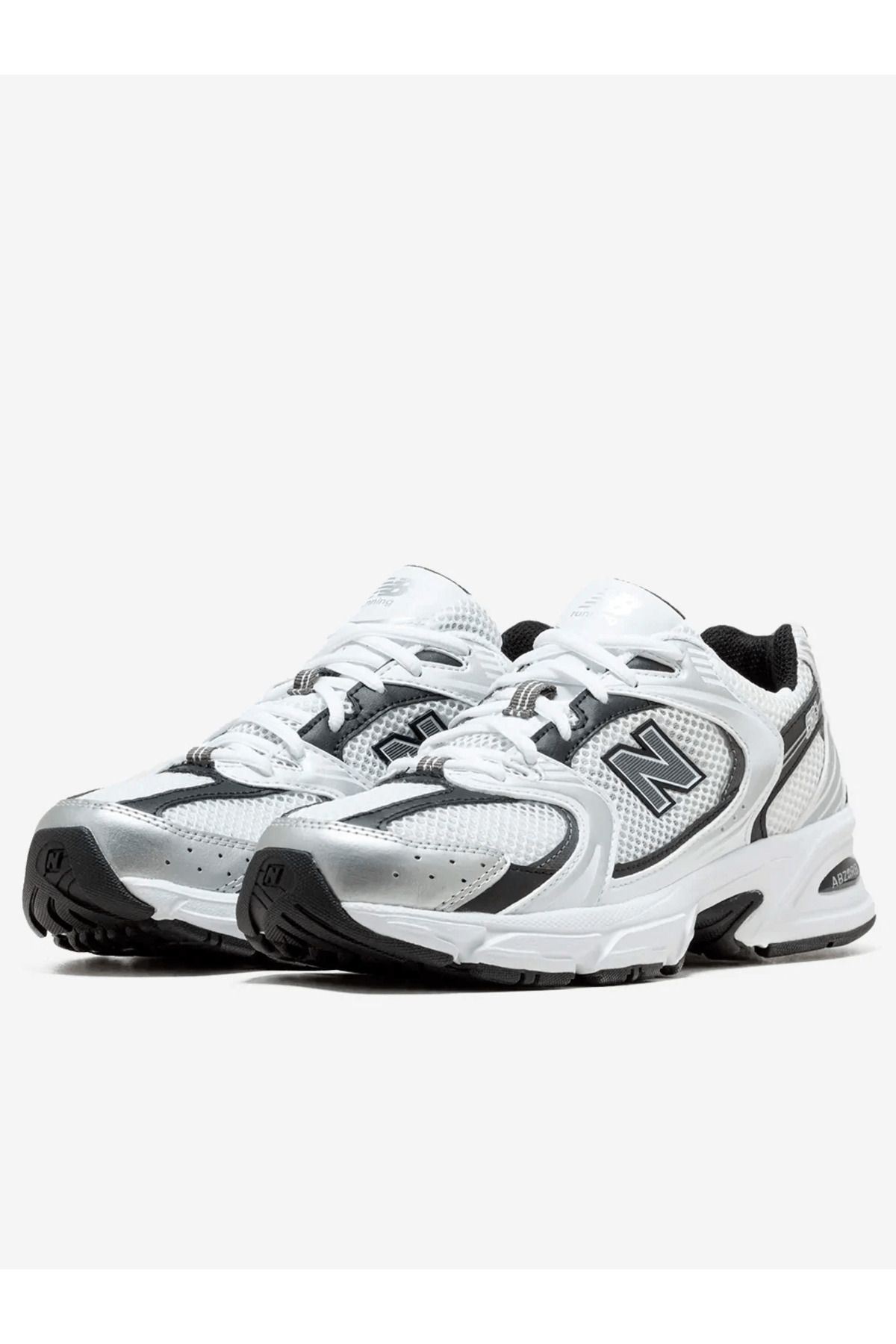 New balance shop black and silver