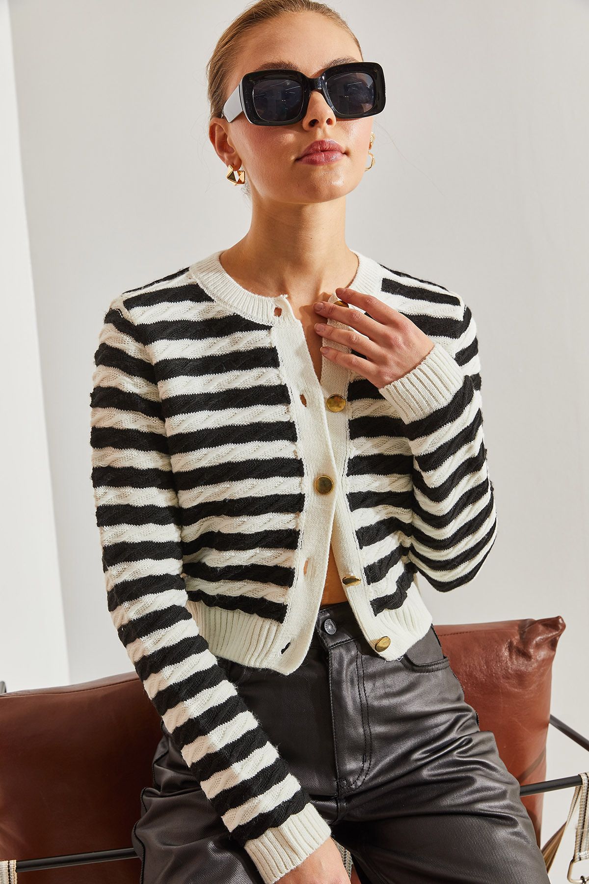 Bianco Lucci-Women's Buttoned Side Braided Striped Knitwear Cardigan 3